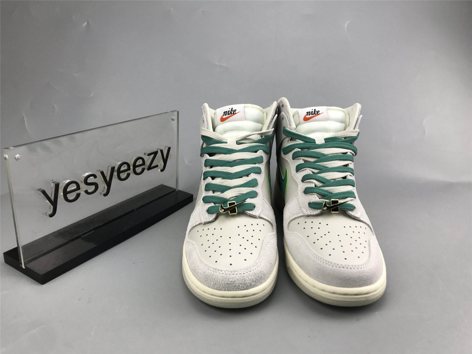 UA NIKE DUNK HIGH SE GS 