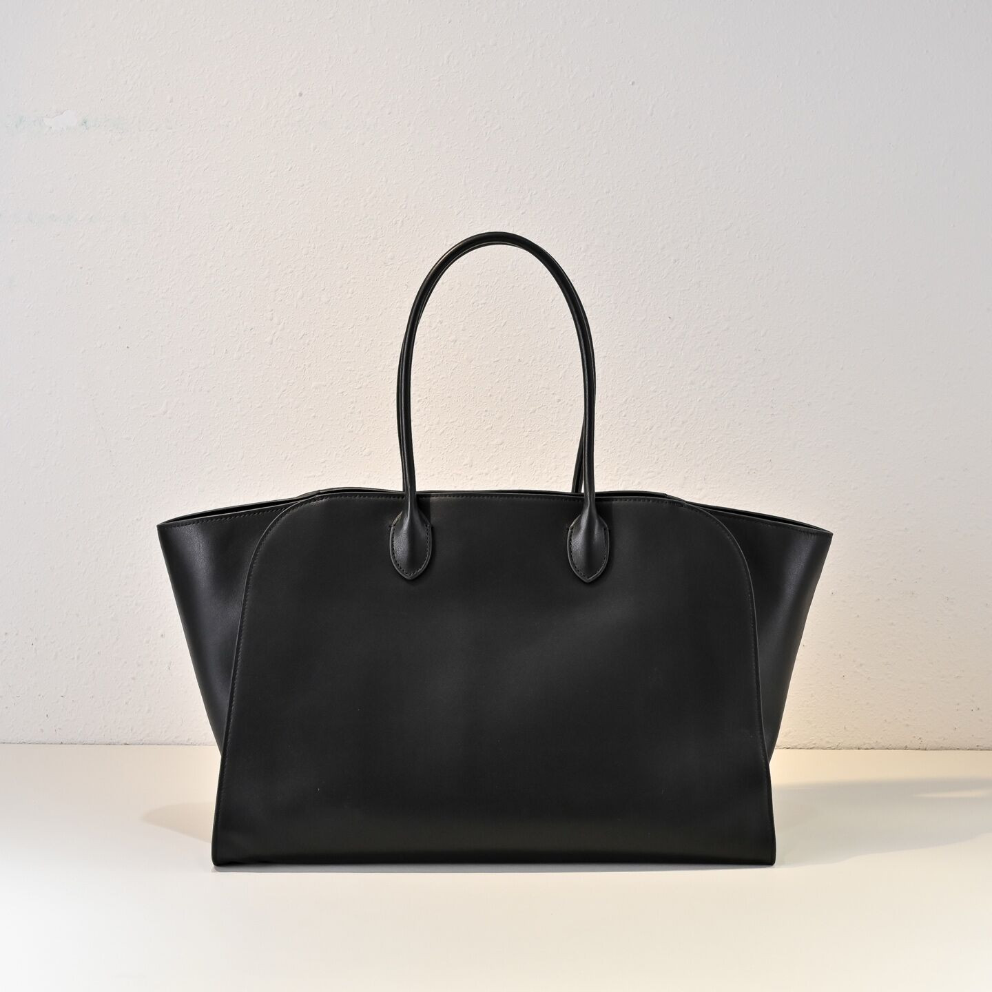The R0w Marlo Bag in Leather 43x19x30cm