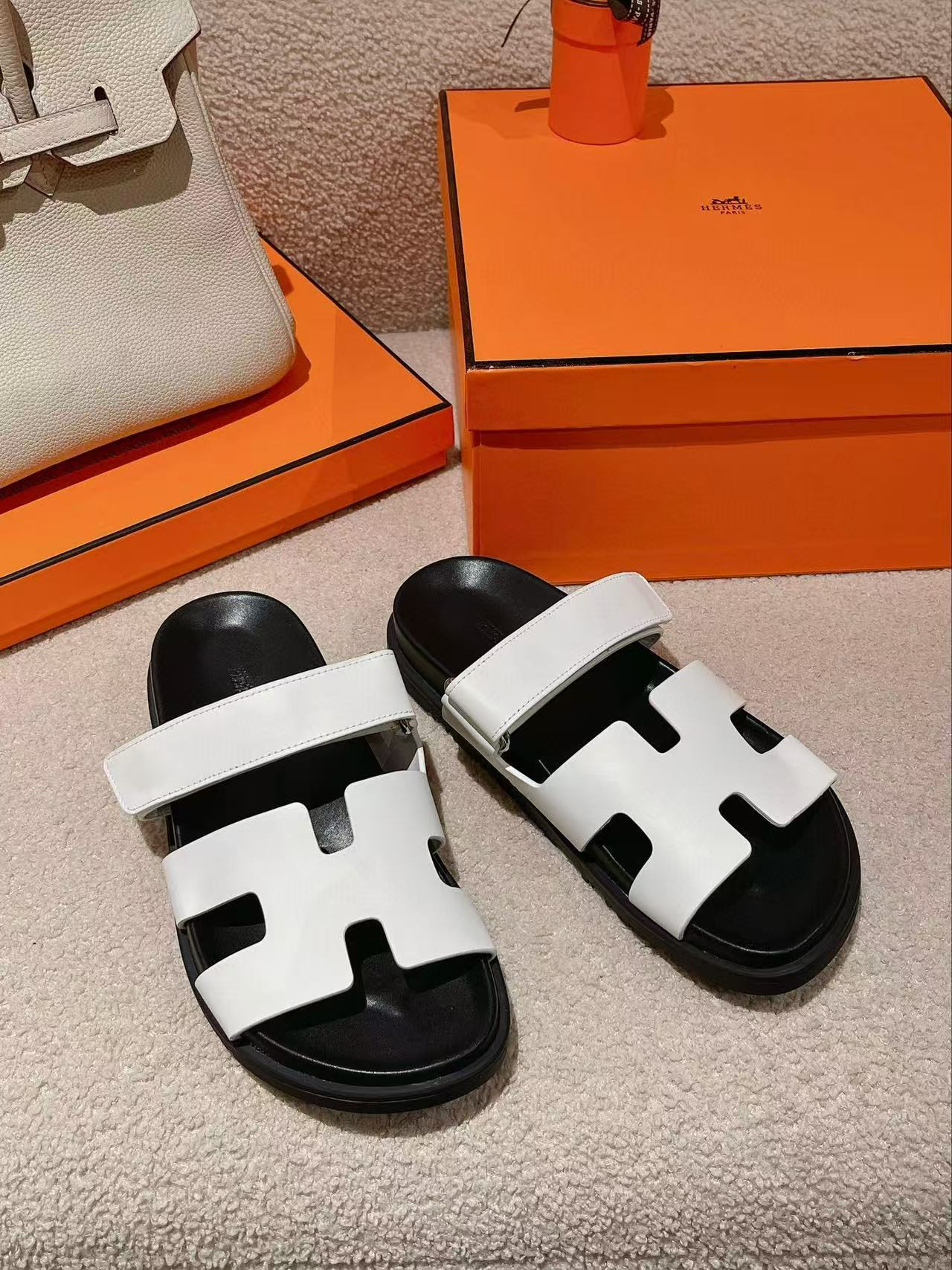 UA H**me5 Chypre Sandal