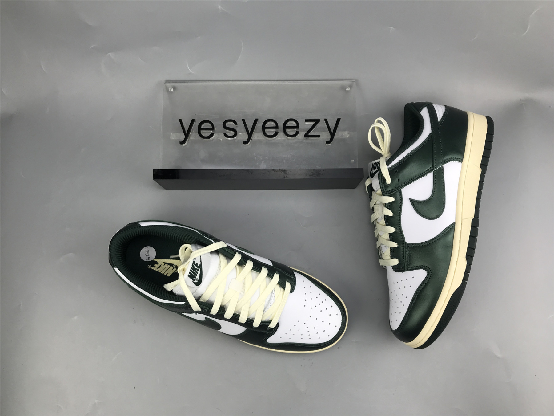 UA NIKE WMNS DUNK LOW