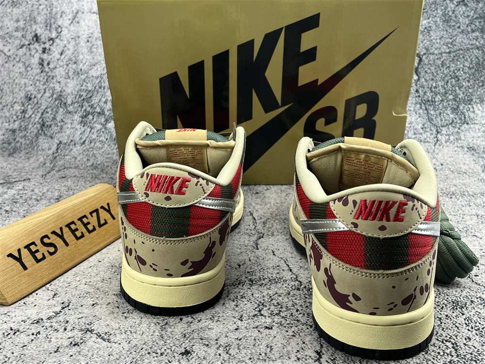 UA NIKE DUNK LOW PRO SB