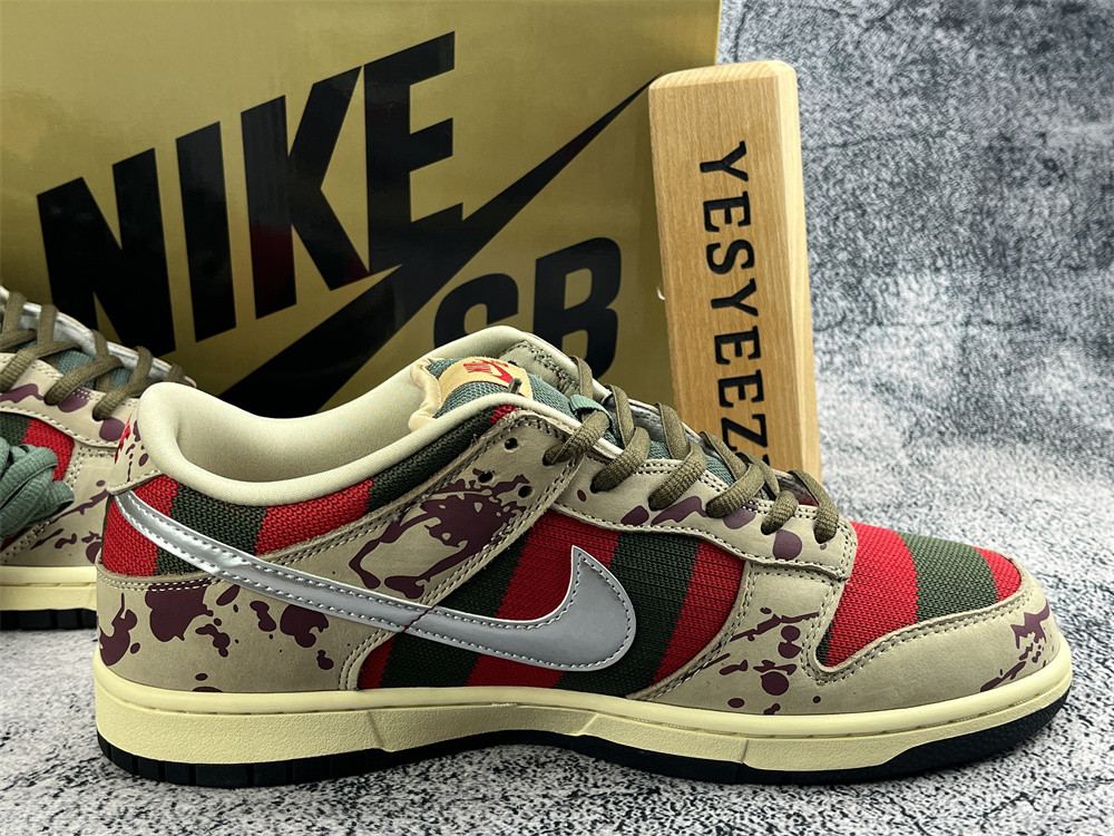 UA NIKE DUNK LOW PRO SB