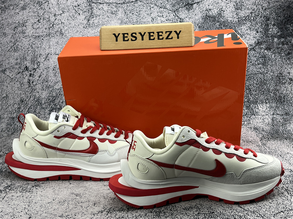 UA NIKE VAPORWAFFLE SACAI SAIL