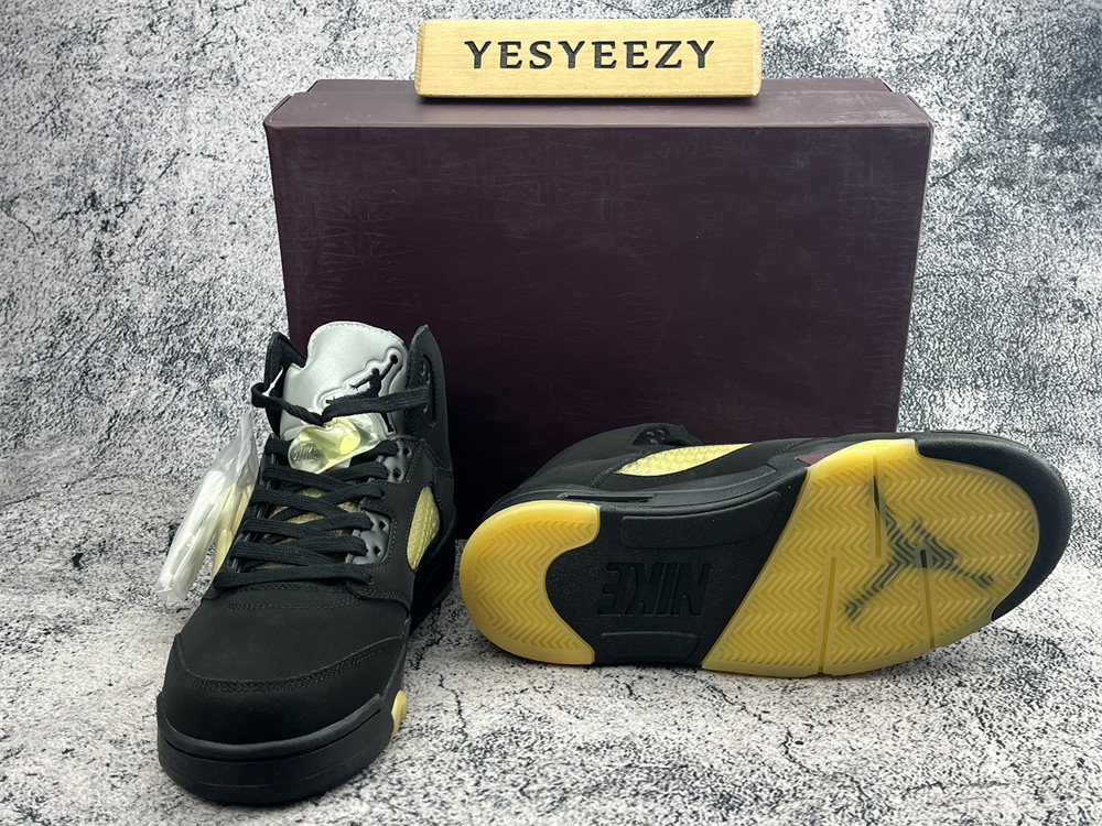UA A MA MANIÉRE X AIR JORDAN 5 RETRO