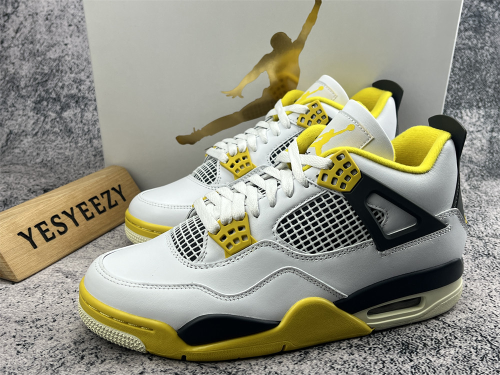 UA WMNS AIR JORDAN 4 RETRO