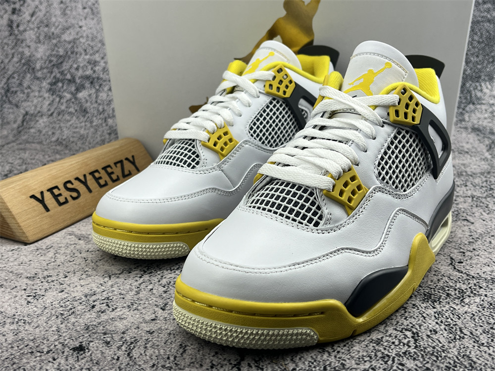 UA WMNS AIR JORDAN 4 RETRO