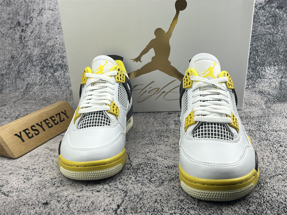 UA WMNS AIR JORDAN 4 RETRO