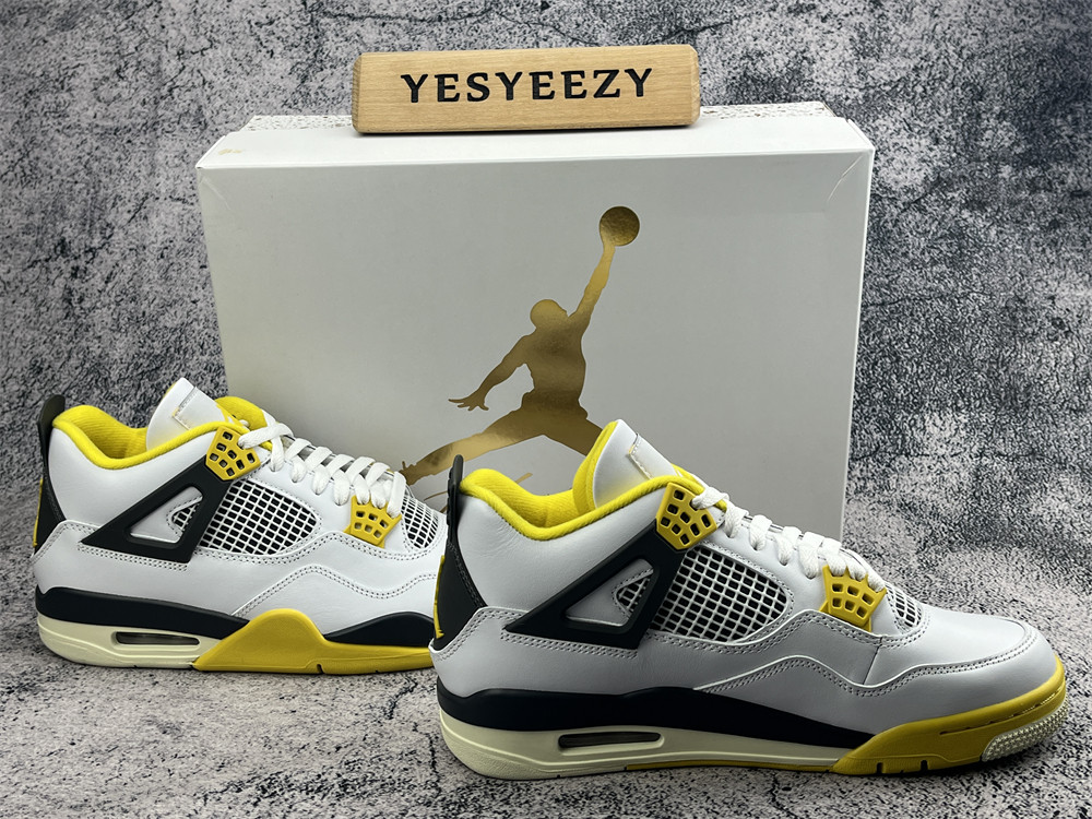 UA WMNS AIR JORDAN 4 RETRO