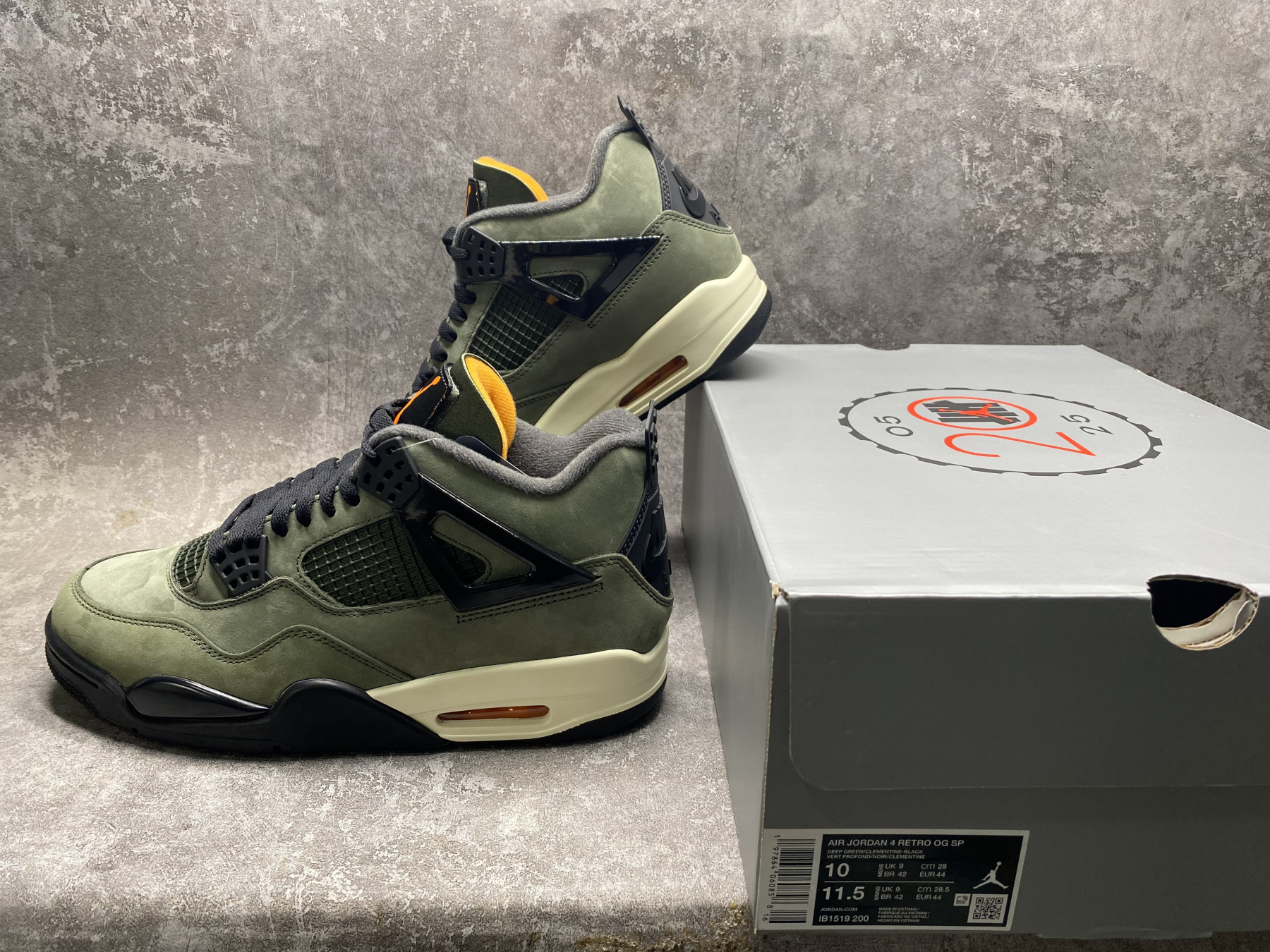 UA Jordan 4 Retro