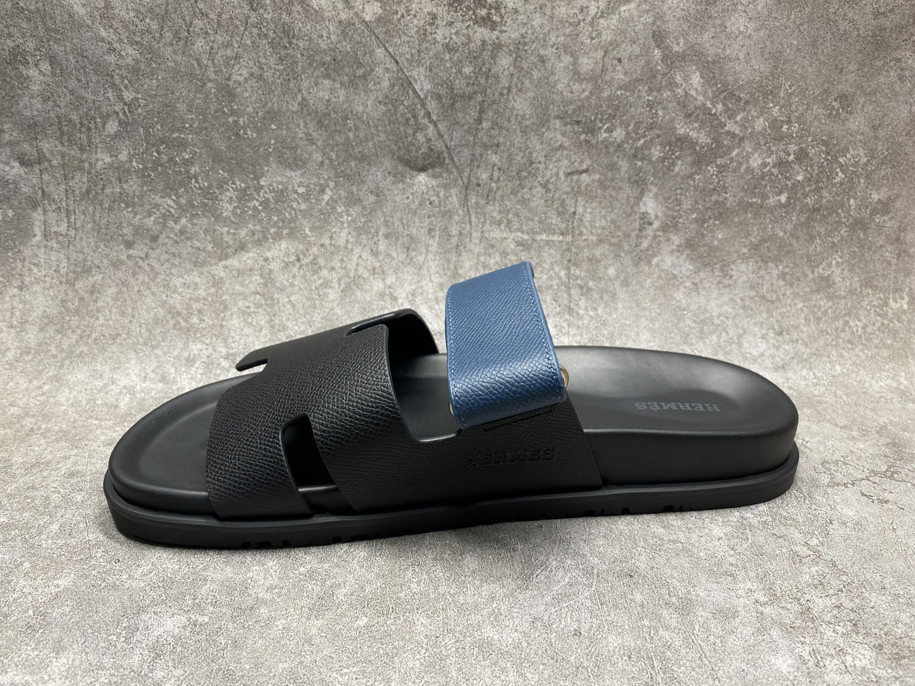 UA H**me5 Chypre Sandal