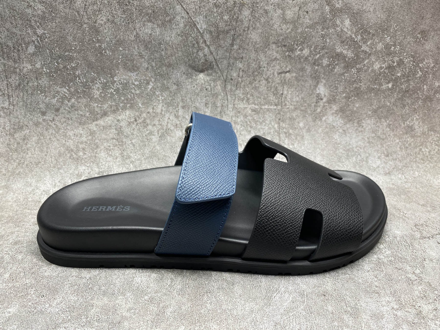 UA H**me5 Chypre Sandal