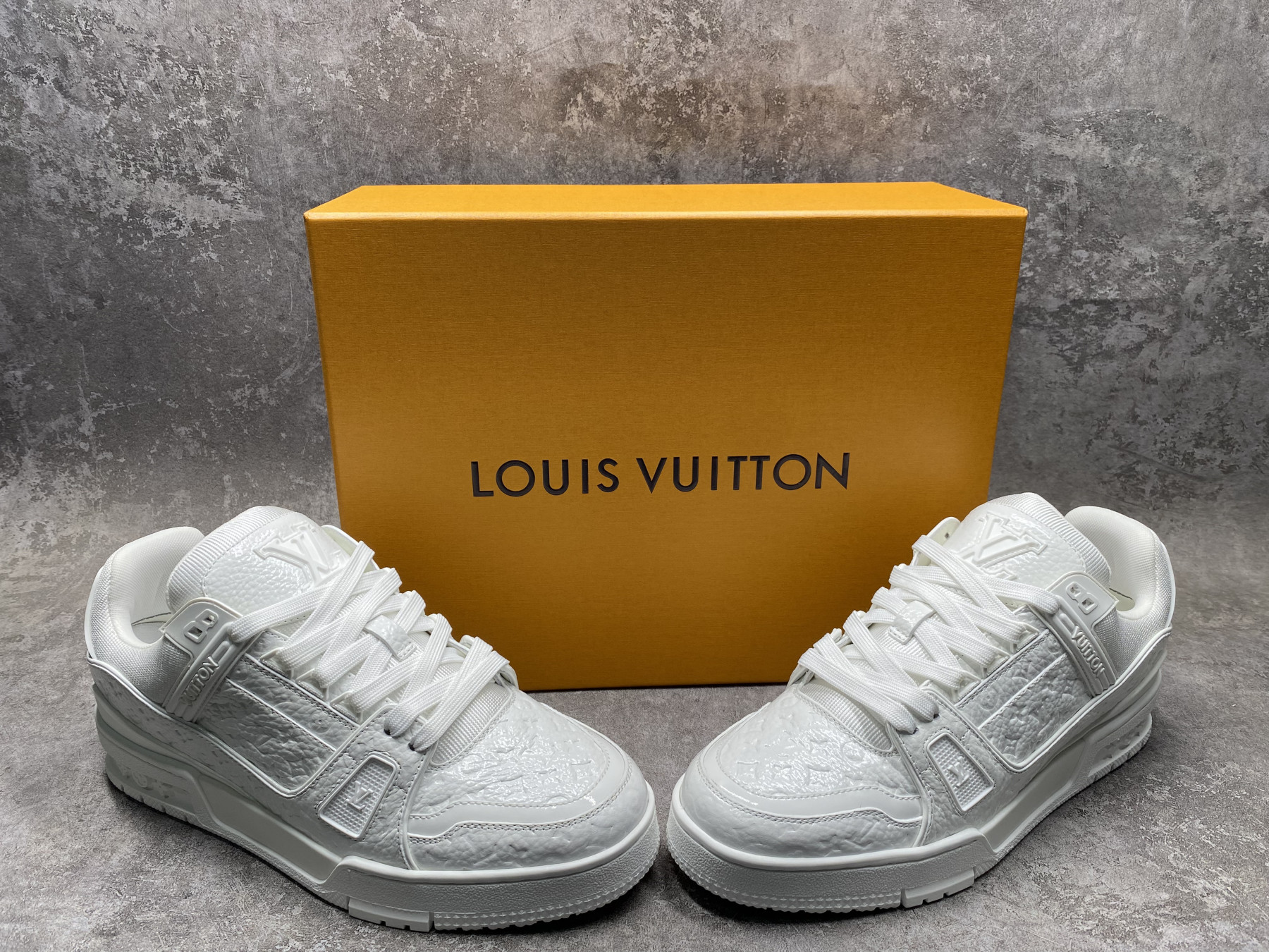 UA LV trainer Sneakers