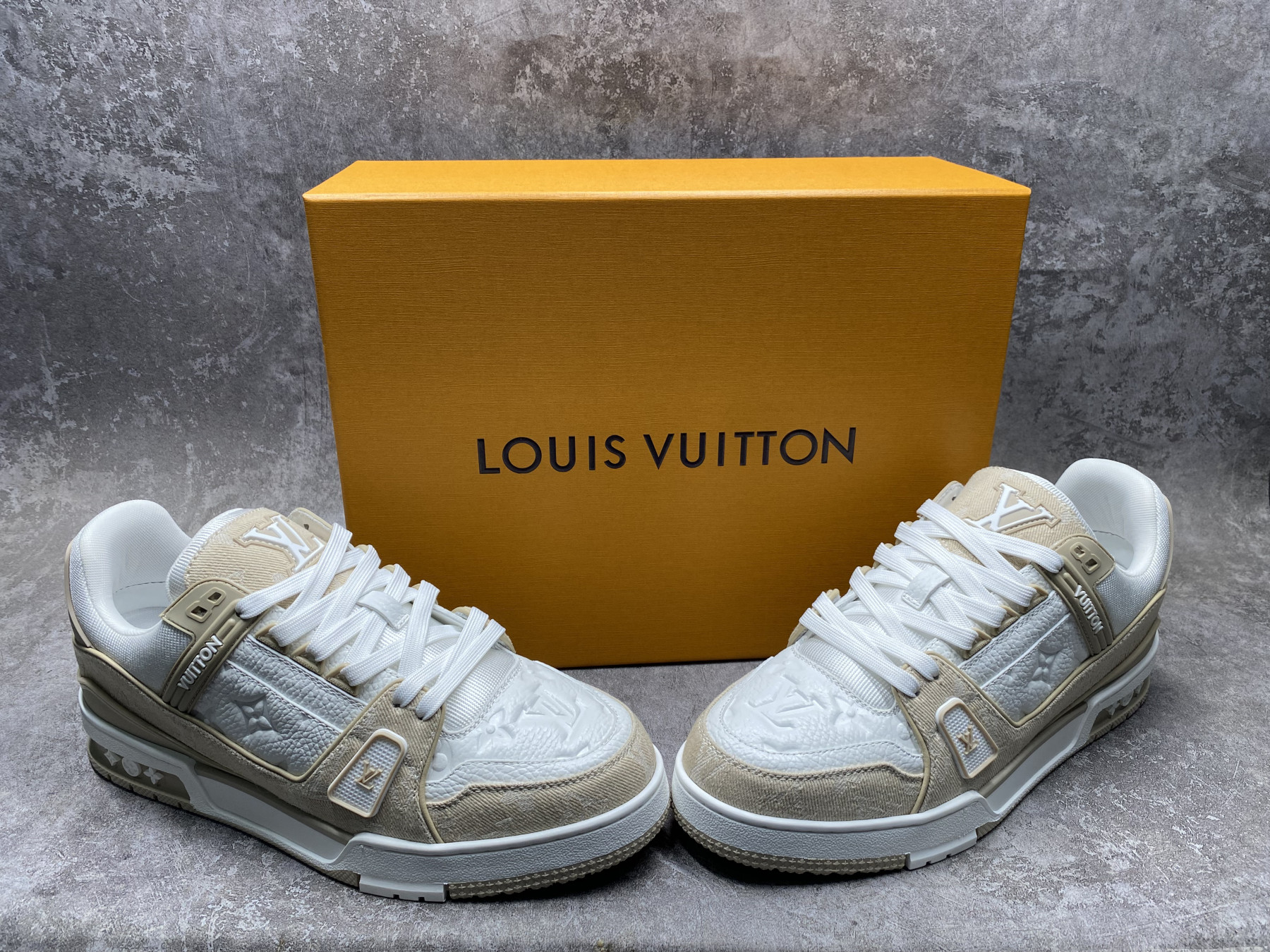 UA LV trainer Sneakers