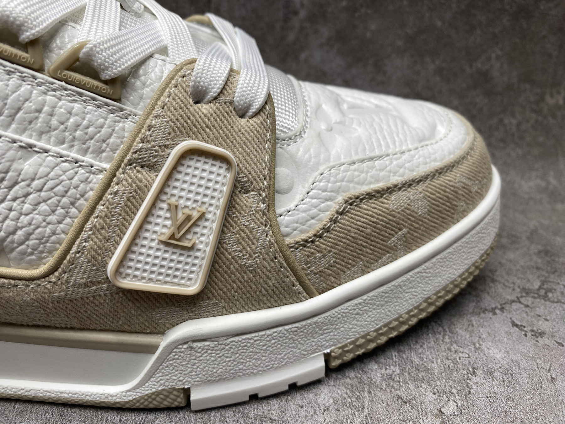 UA LV trainer Sneakers