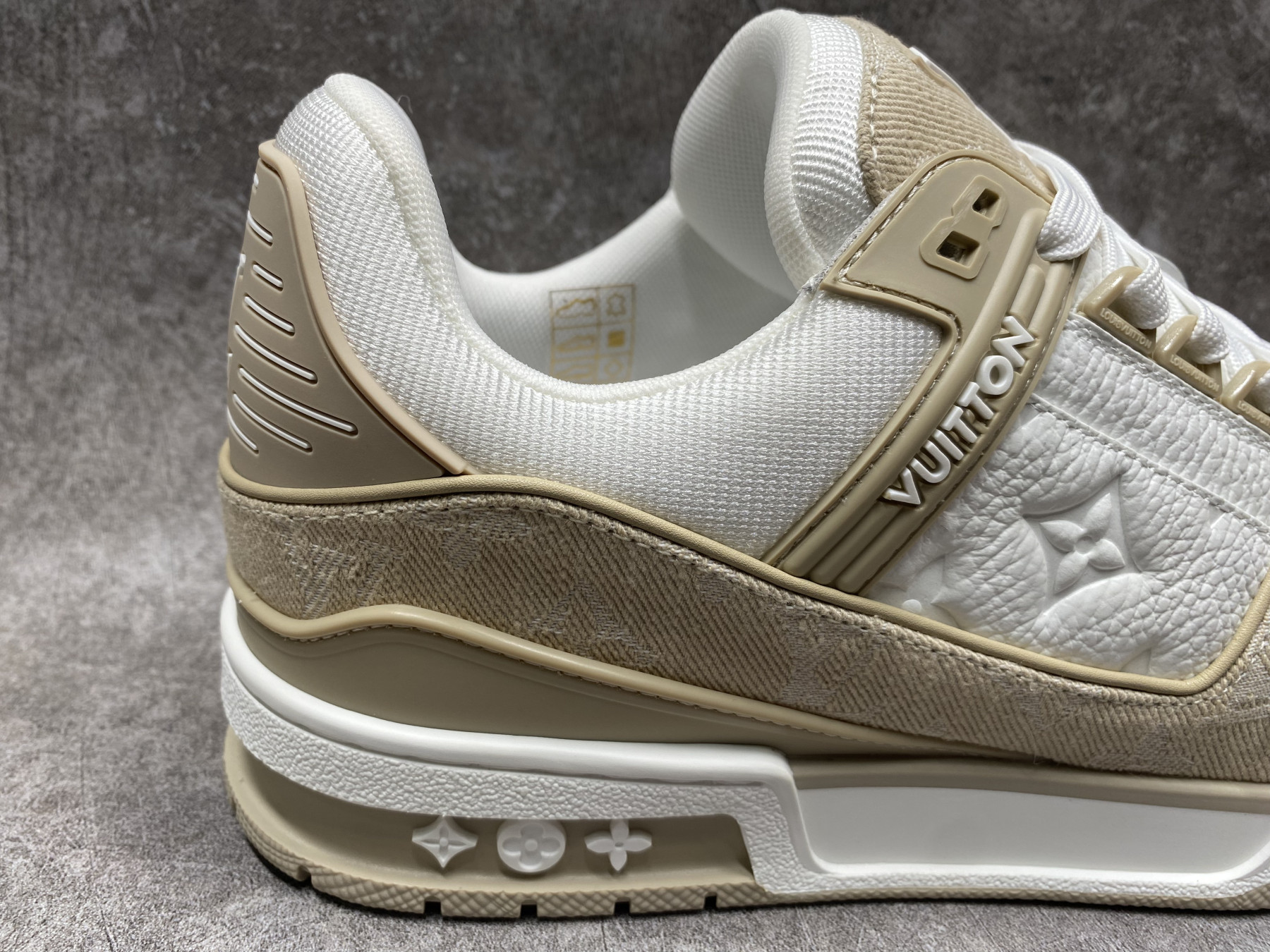 UA LV trainer Sneakers
