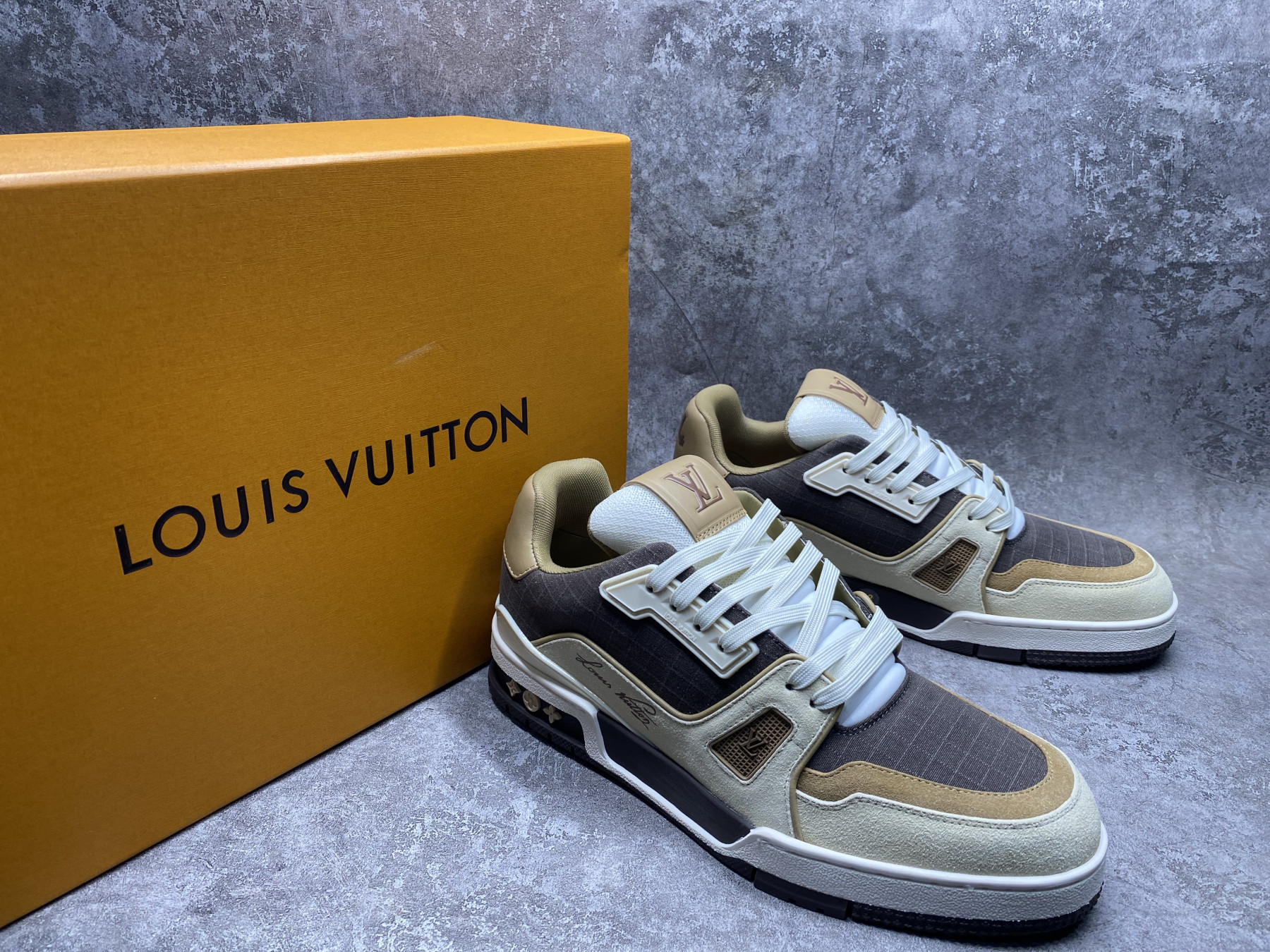 UA LV trainer Sneakers
