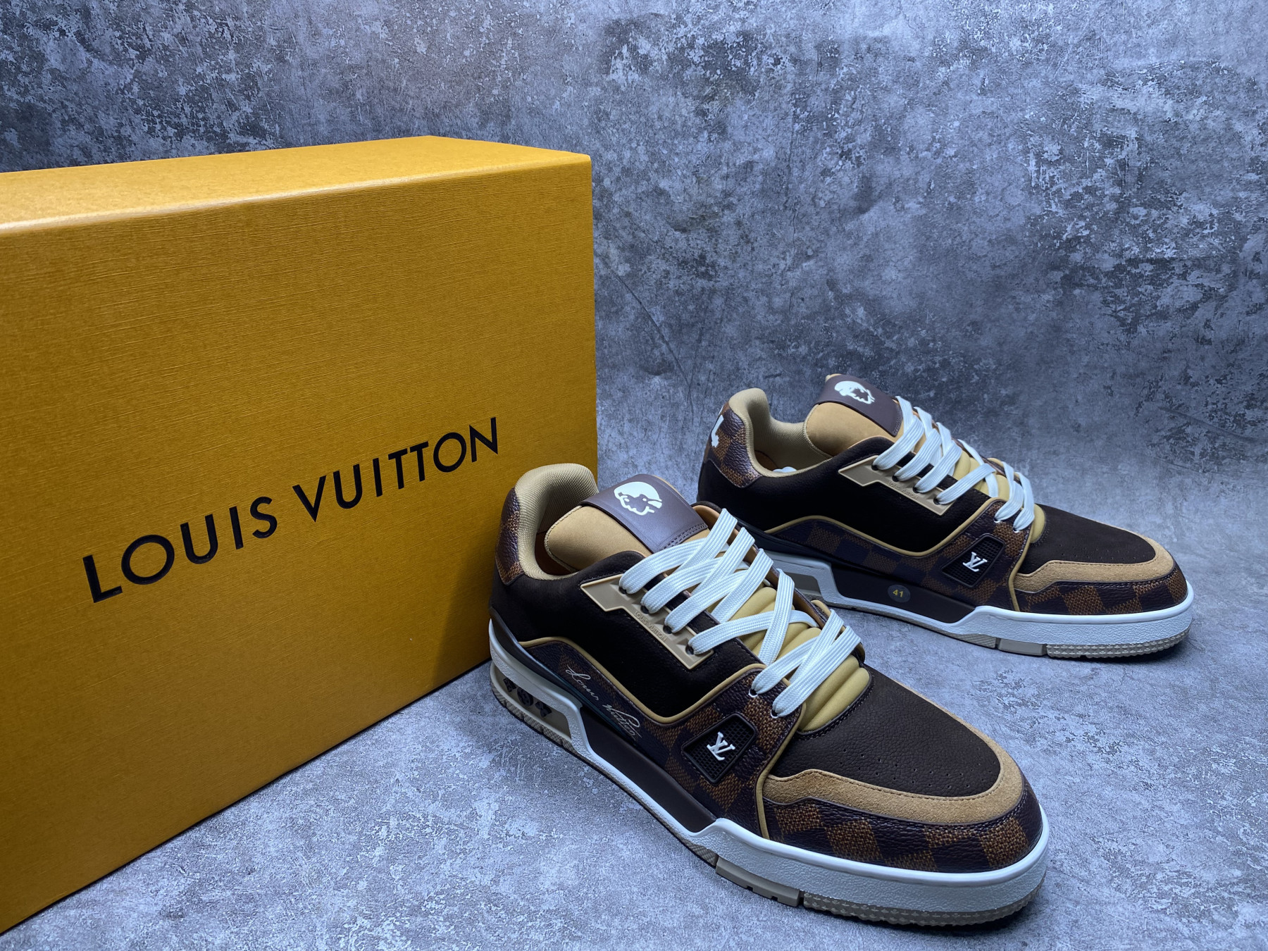 UA LV trainer Sneakers