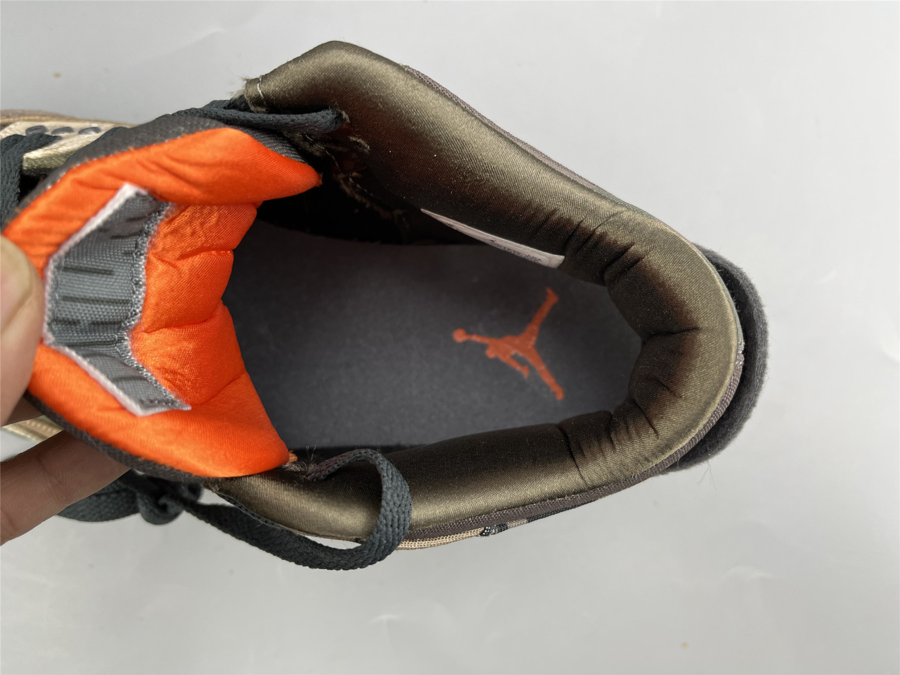 UA AIR JORDAN 3 RETRO 