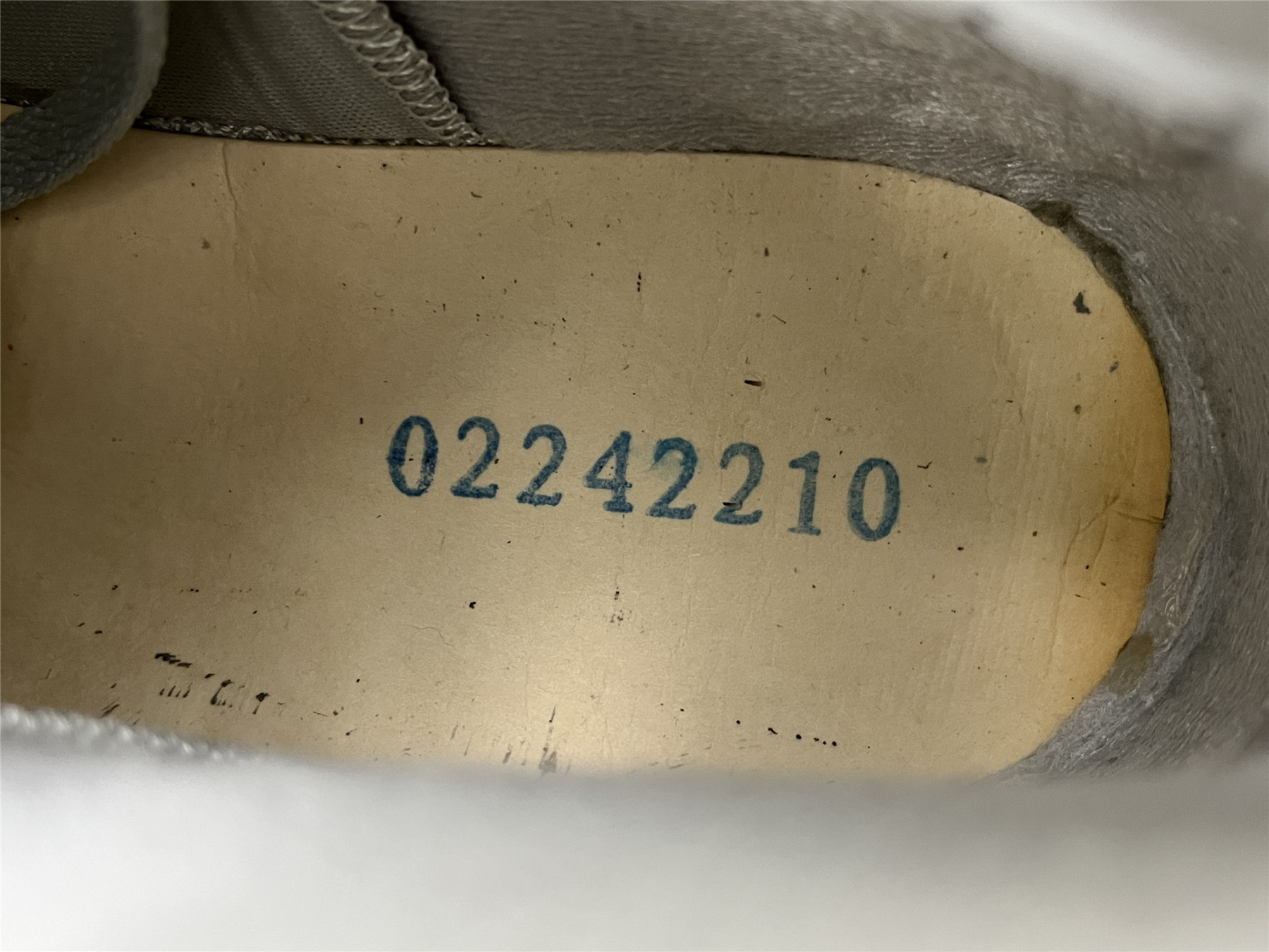 UA AIR JORDAN 6 RETRO 