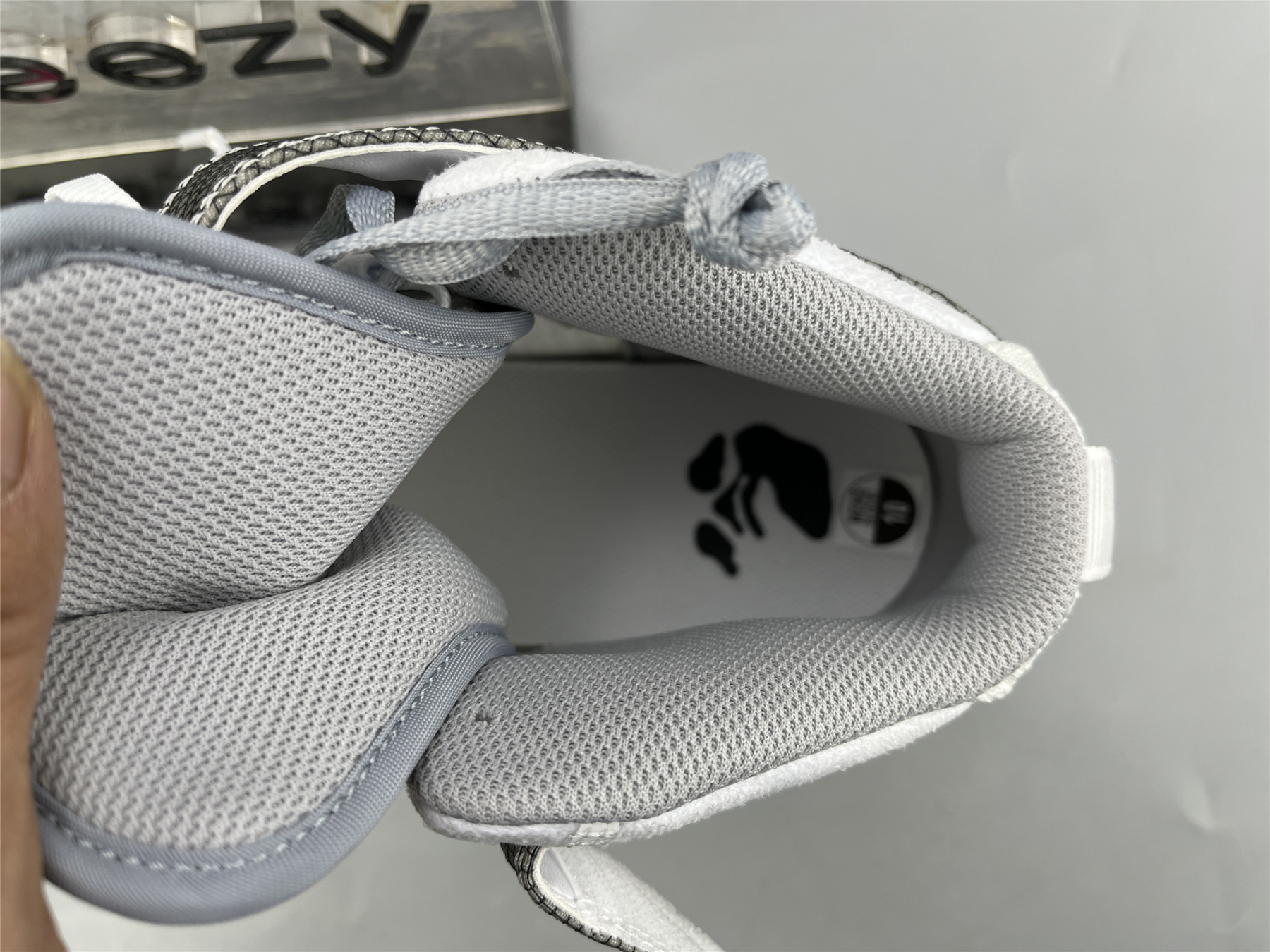 UA OFF-WHITE X NIKE AIR FORCE 1 MID â€œWHITEâ€