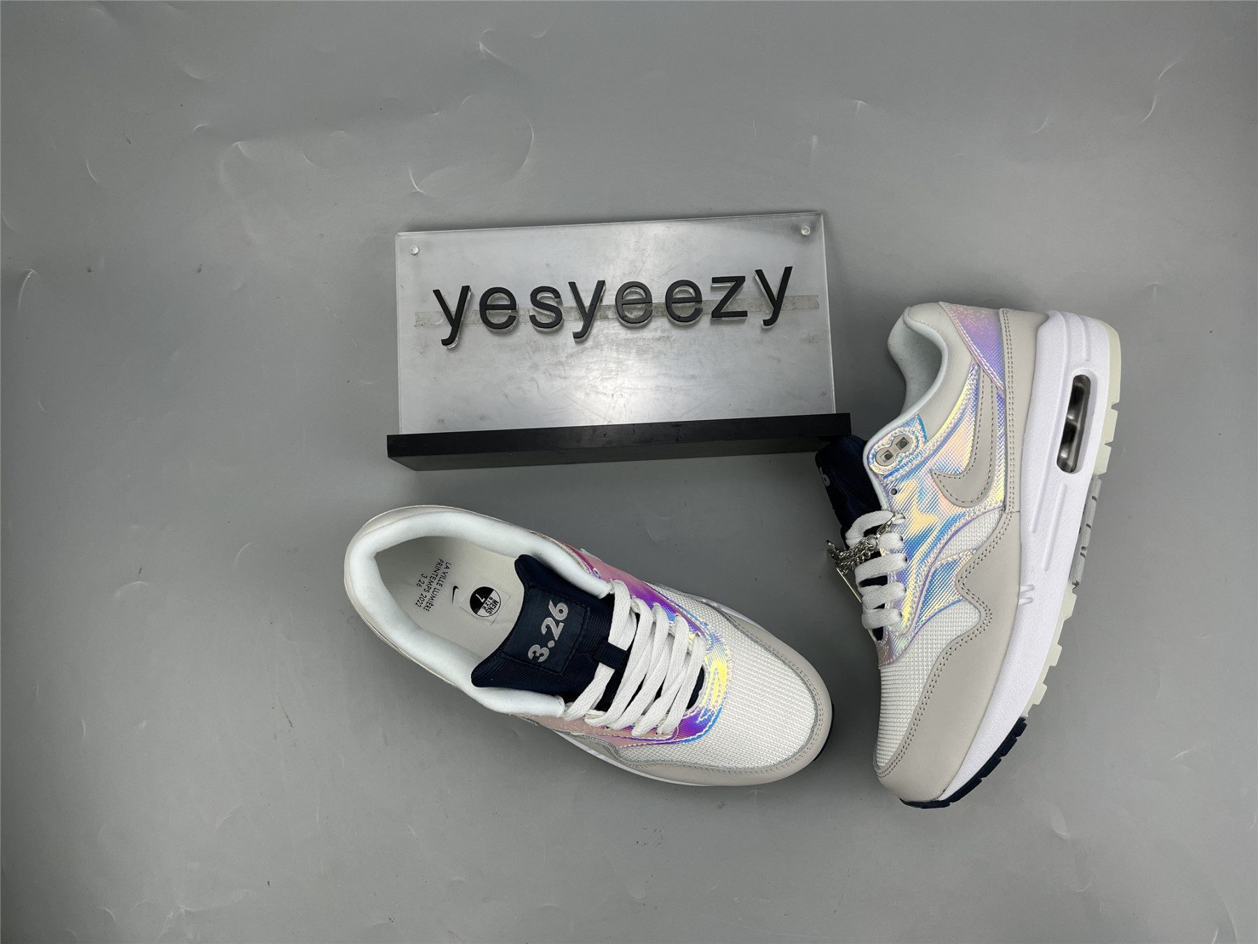 UA NIKE AIR MAX 1 AMD