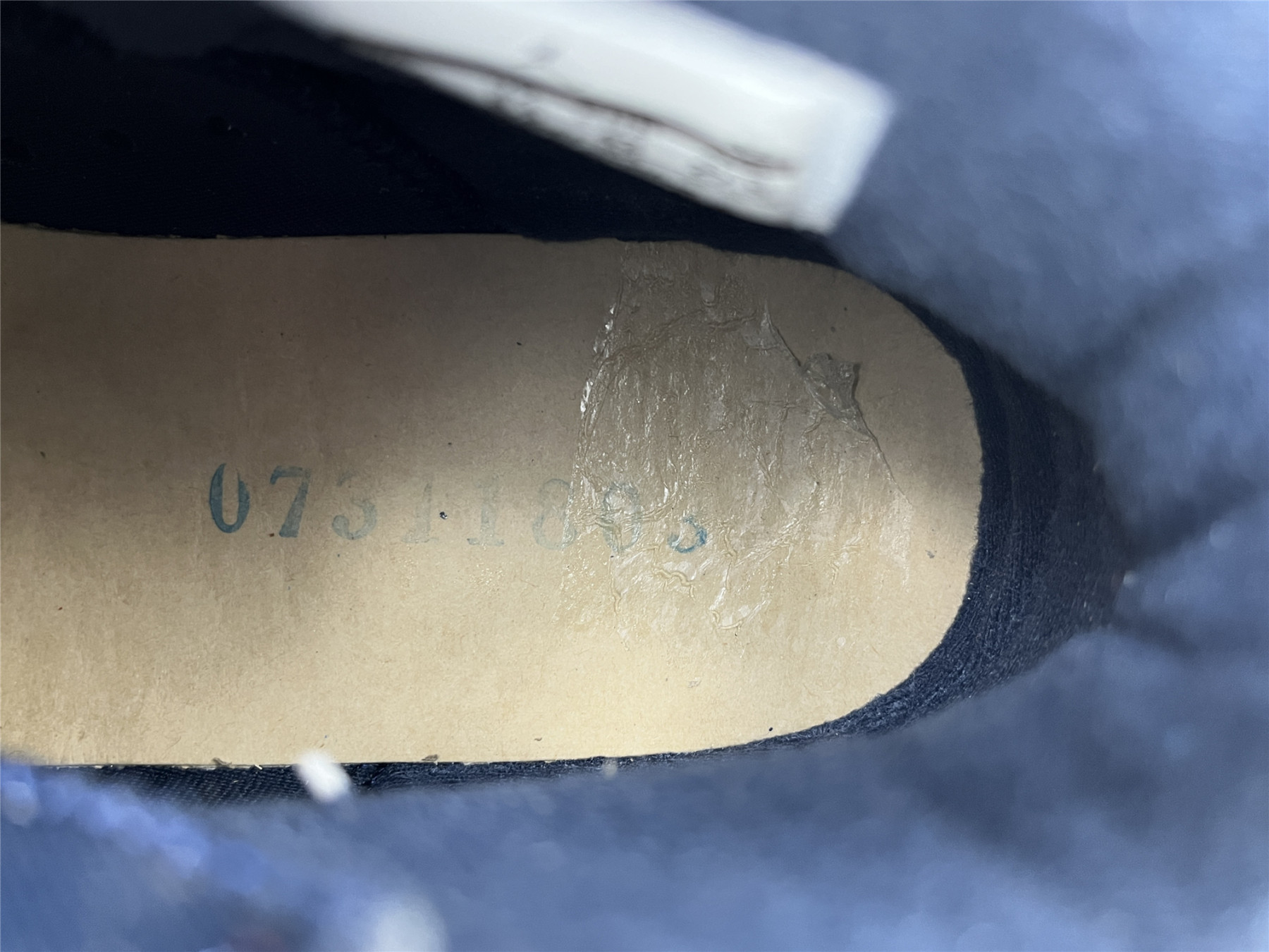 UA AIR JORDAN 6 RETRO 