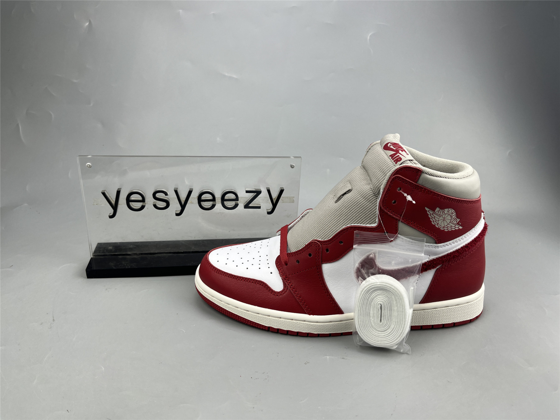UA WMNS AIR JORDAN 1 HIGH OG 
