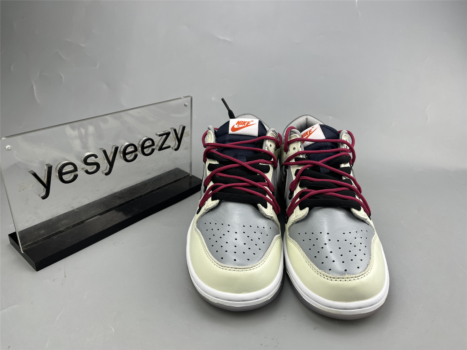 UA NIKE WMNS DUNK LOW SP
