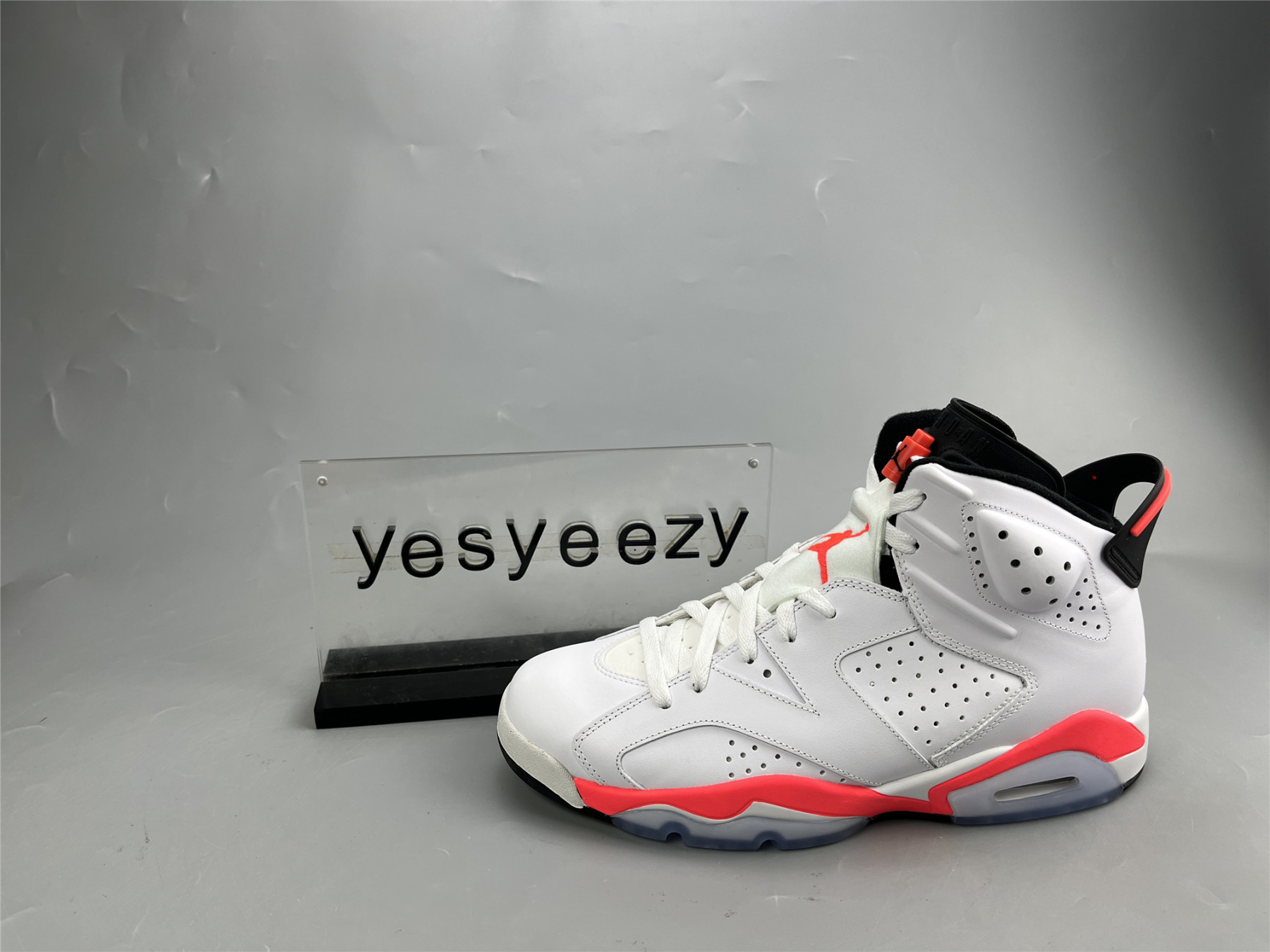 UA AIR JORDAN 6 RETRO
