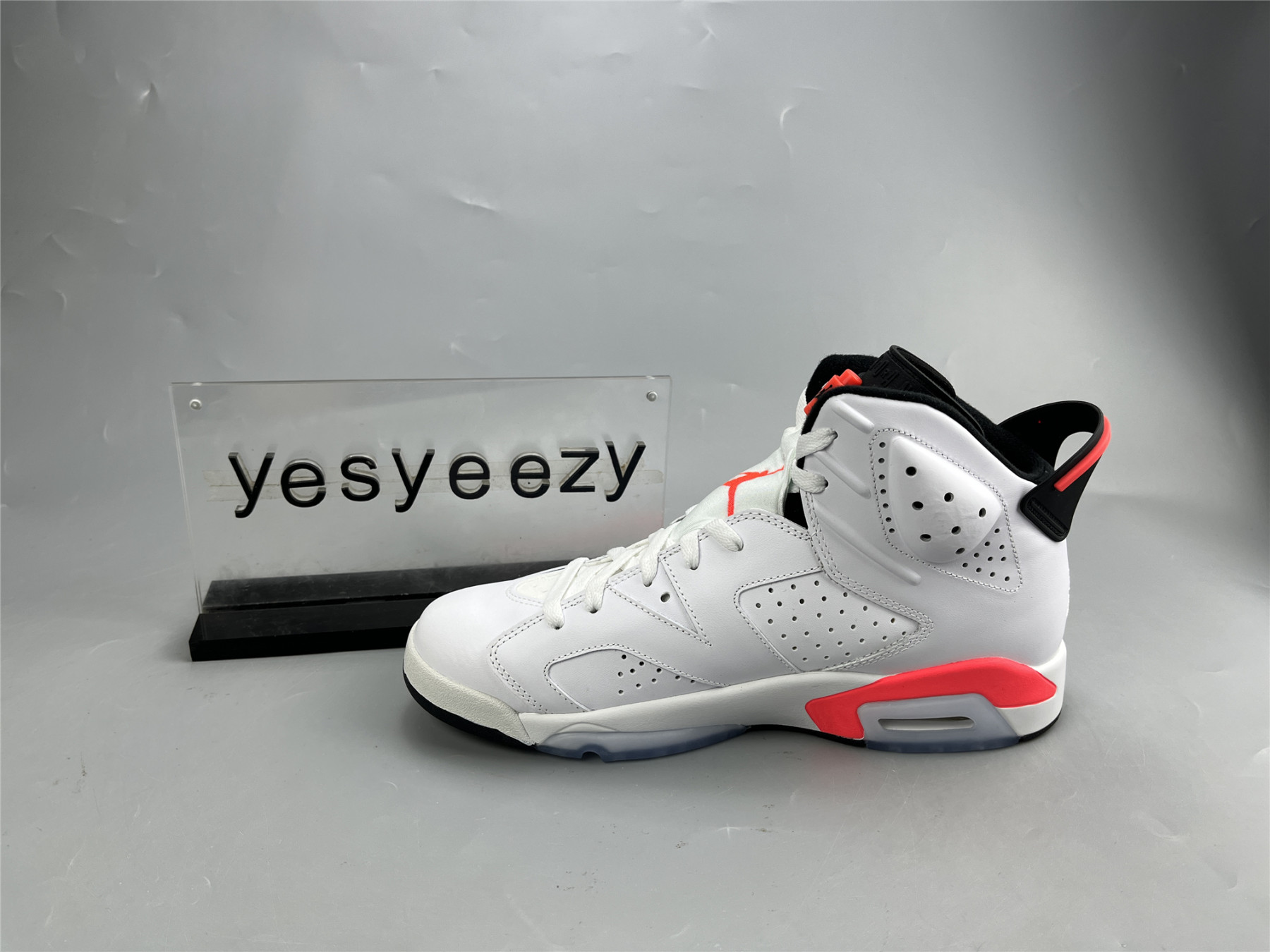 UA AIR JORDAN 6 RETRO