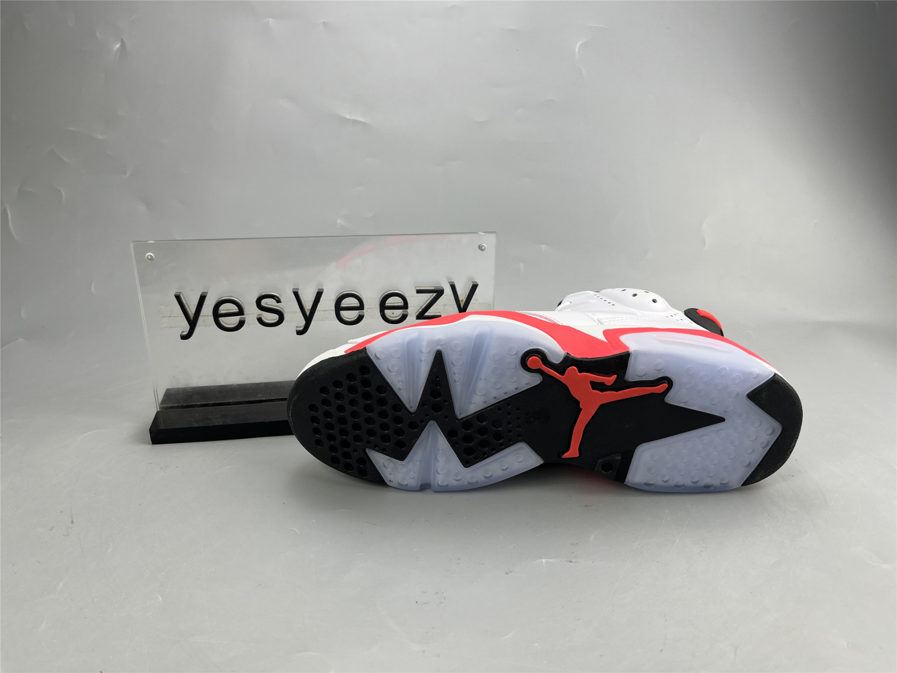 UA AIR JORDAN 6 RETRO