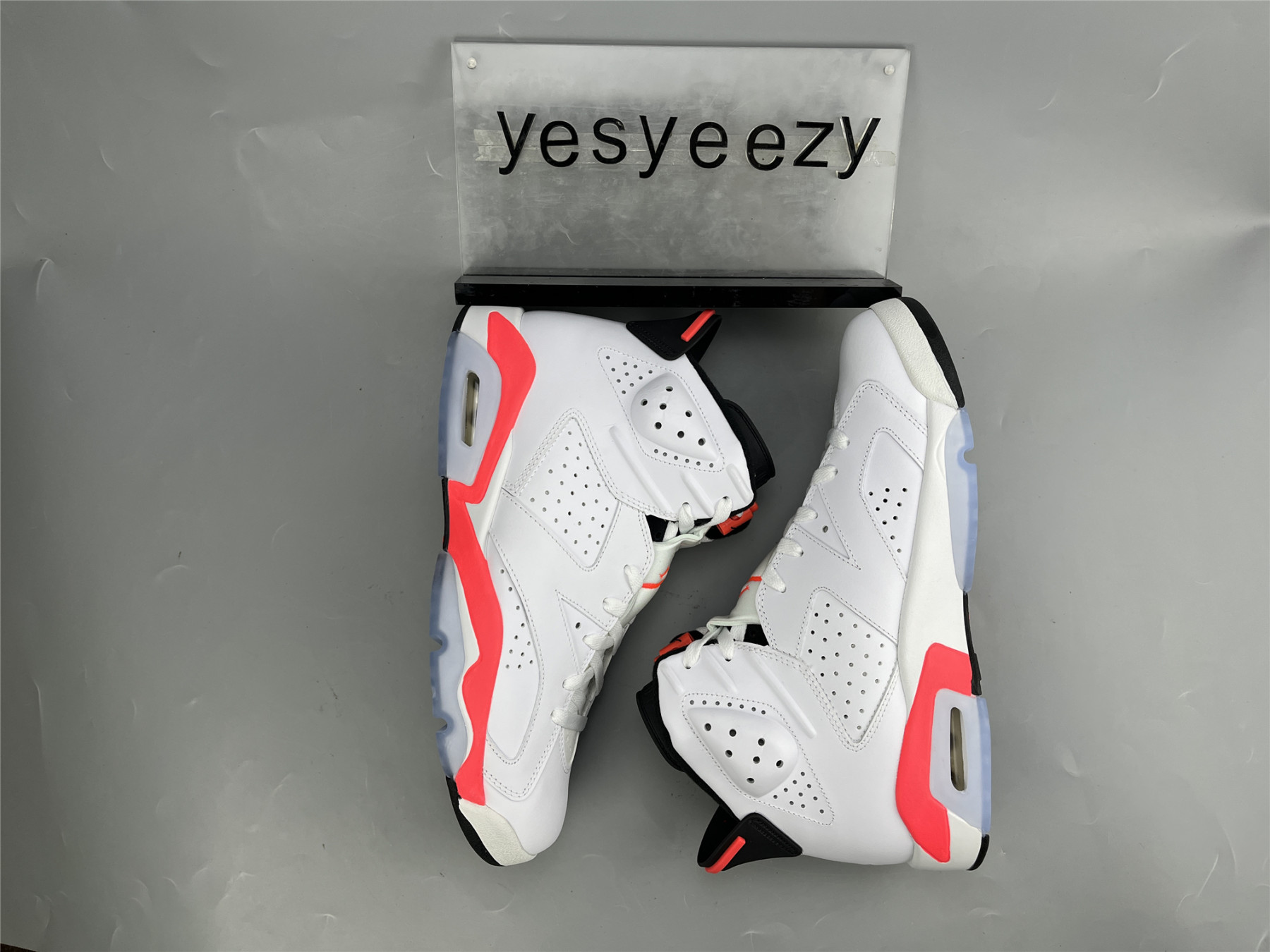UA AIR JORDAN 6 RETRO