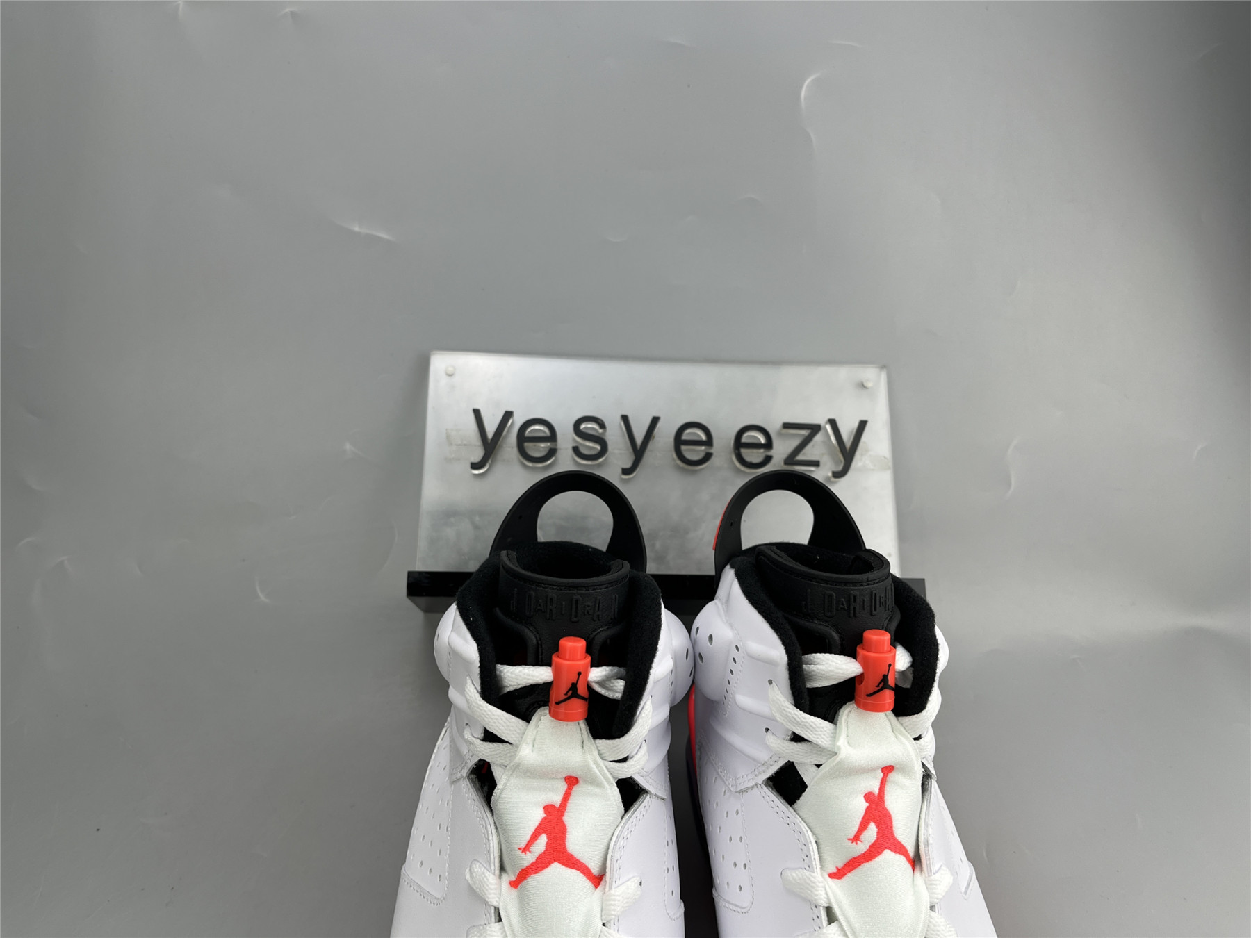 UA AIR JORDAN 6 RETRO