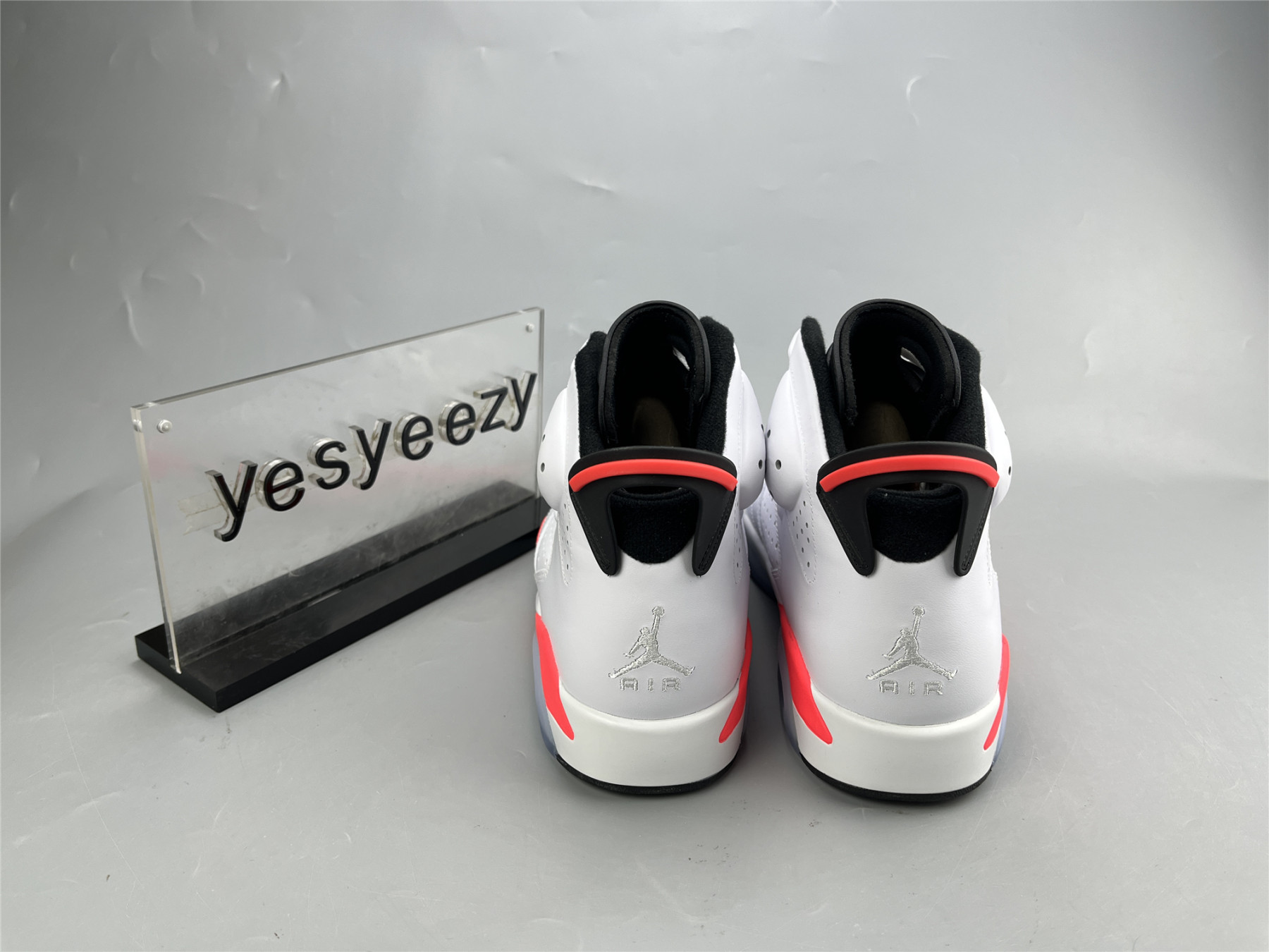 UA AIR JORDAN 6 RETRO