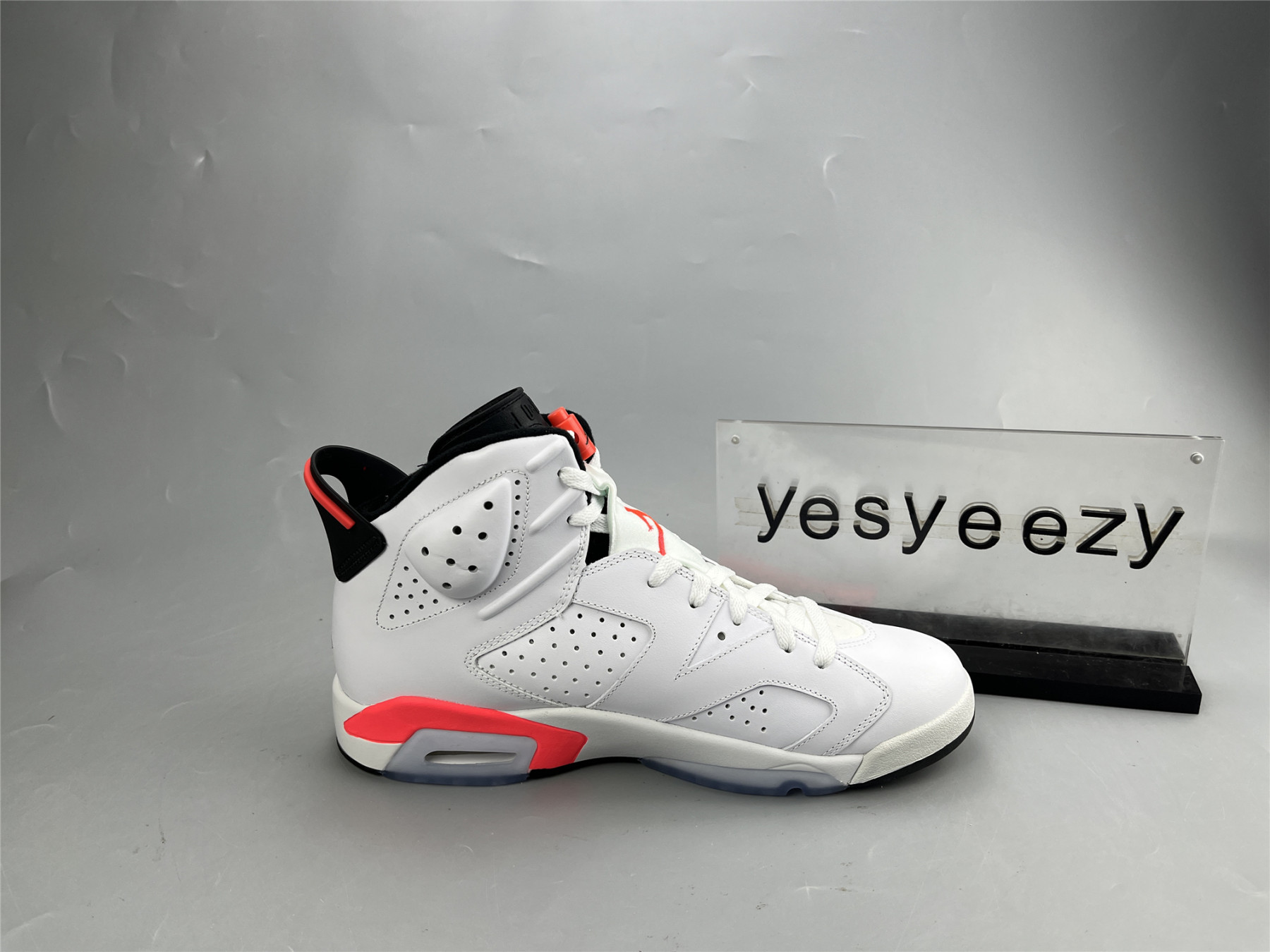 UA AIR JORDAN 6 RETRO