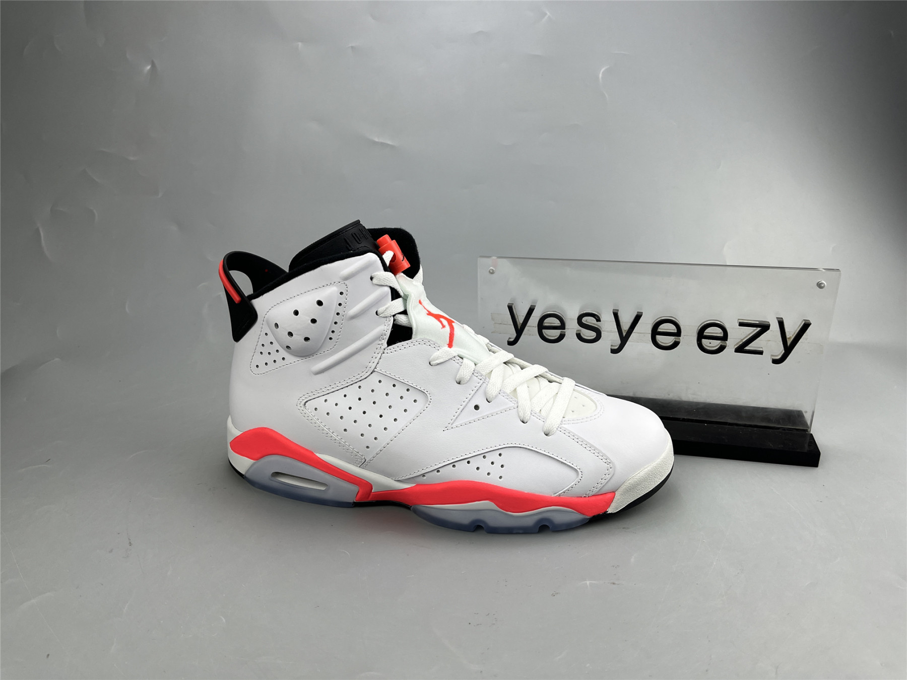 UA AIR JORDAN 6 RETRO