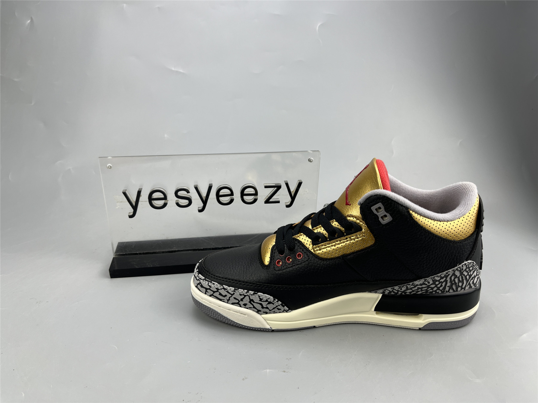 UA WMNS AIR JORDAN 3 RETRO
