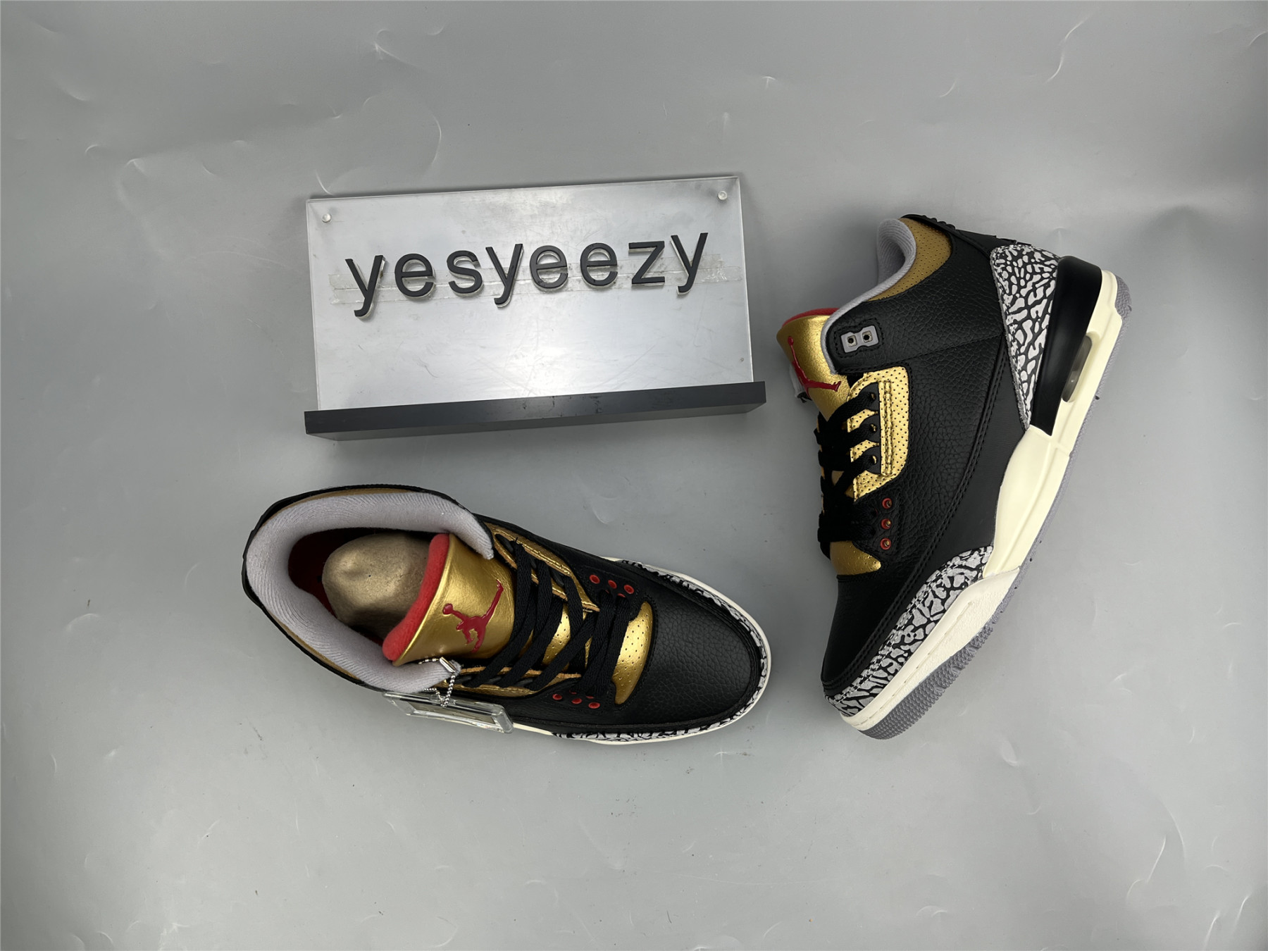 UA WMNS AIR JORDAN 3 RETRO
