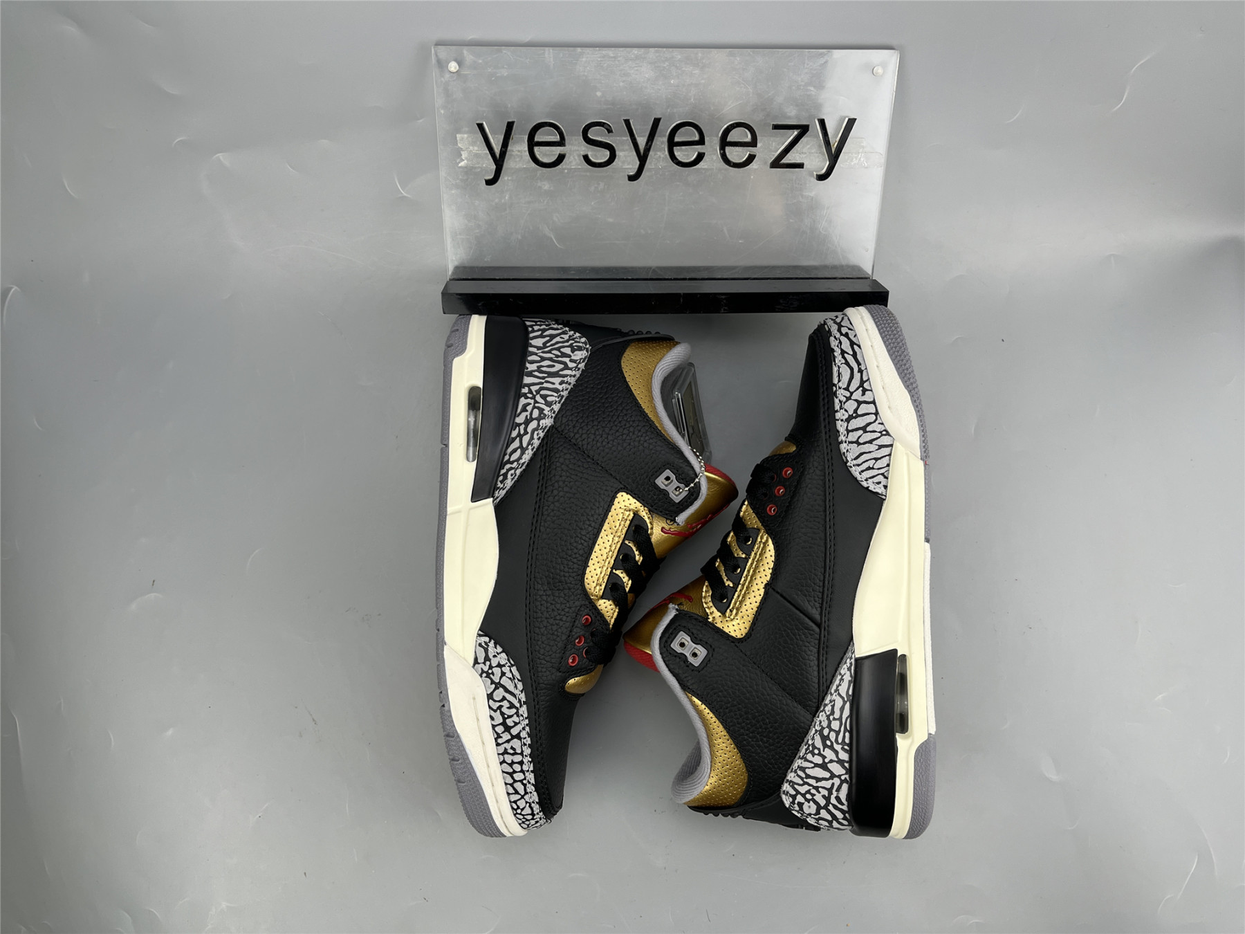 UA WMNS AIR JORDAN 3 RETRO