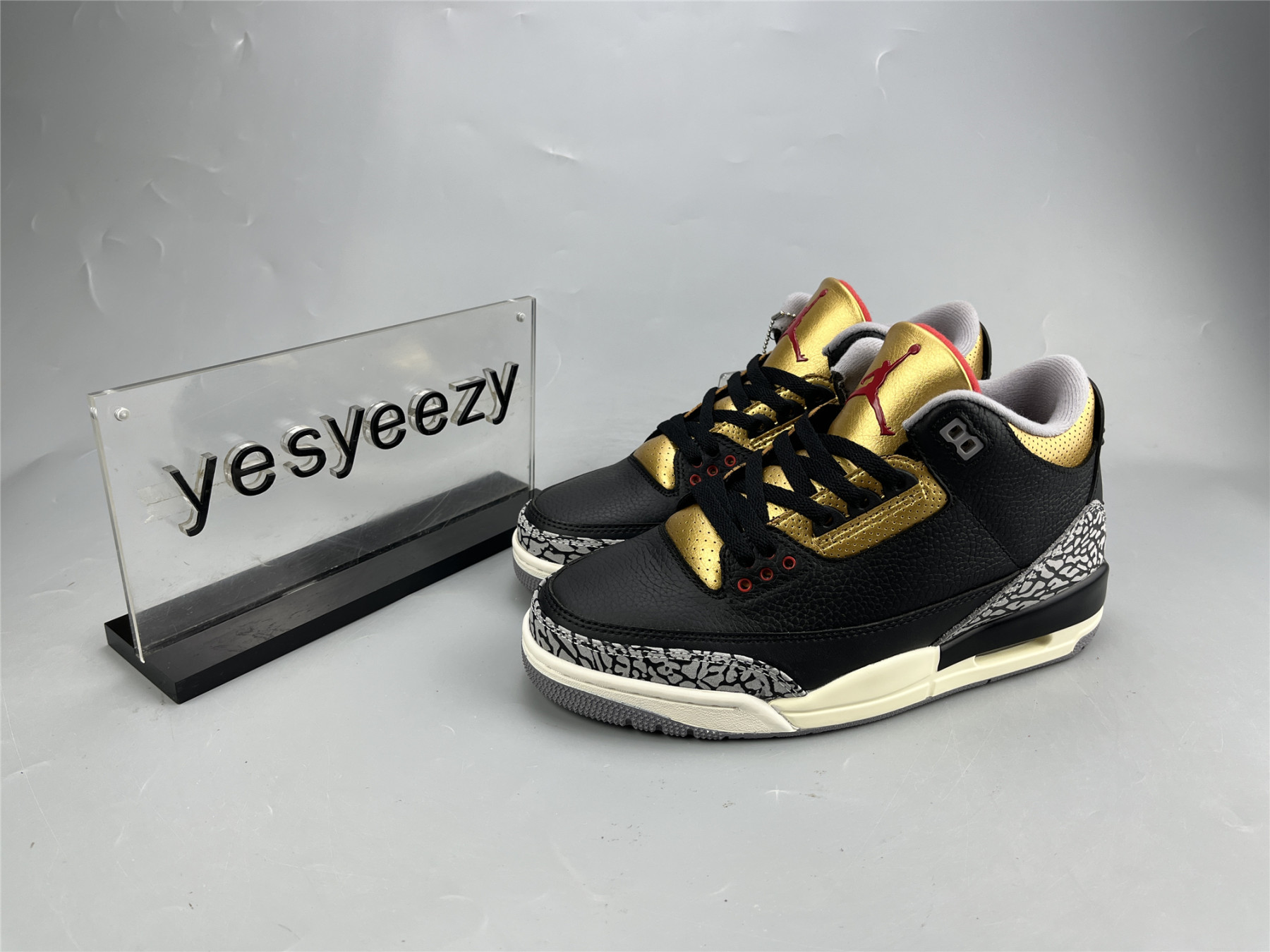 UA WMNS AIR JORDAN 3 RETRO