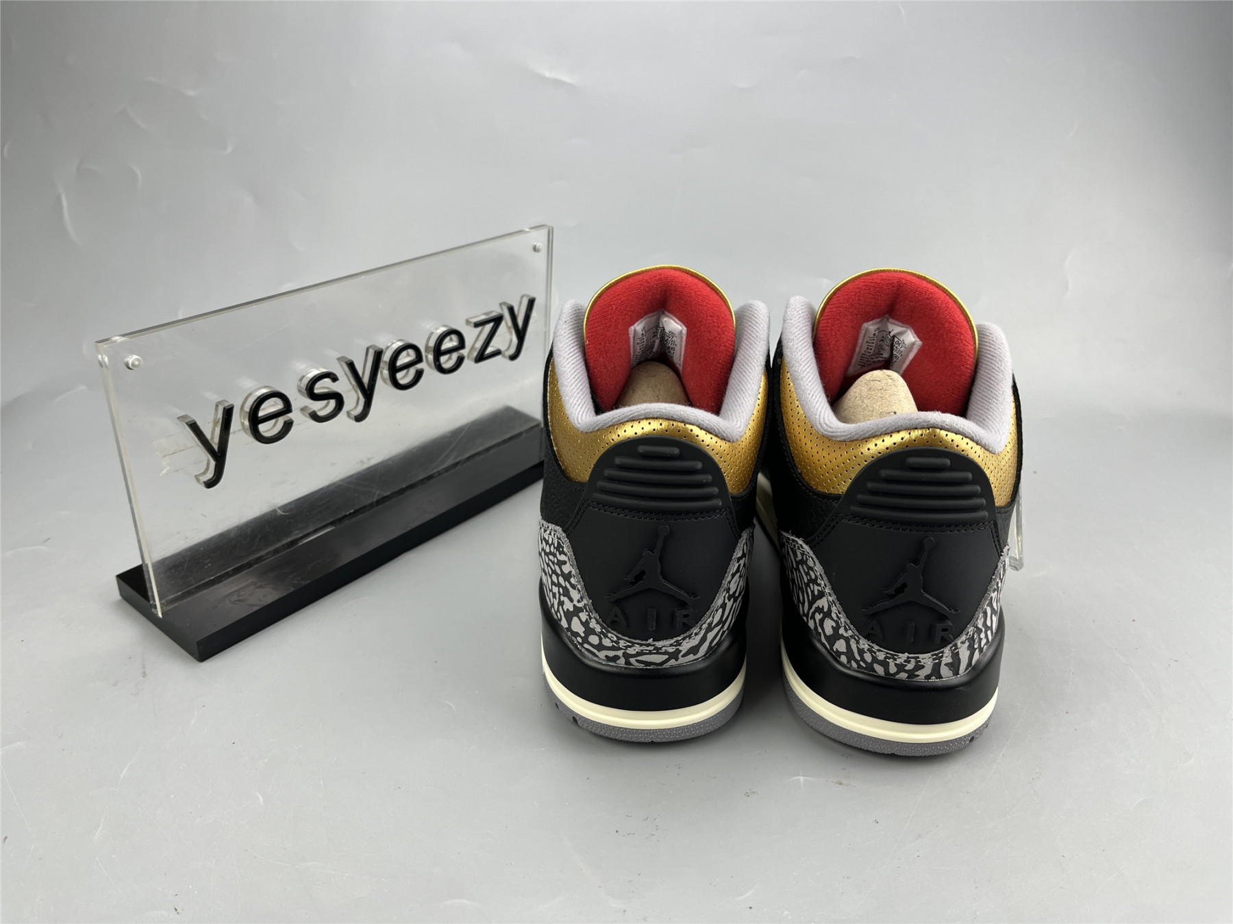 UA WMNS AIR JORDAN 3 RETRO