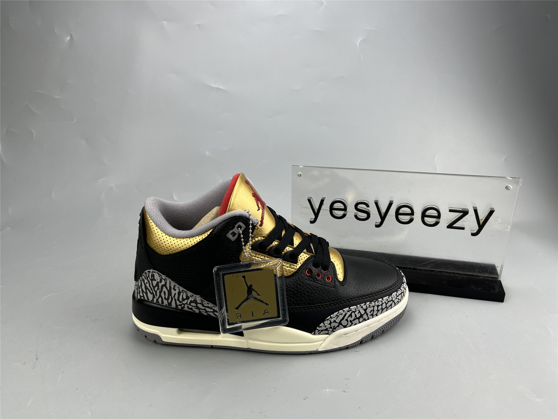 UA WMNS AIR JORDAN 3 RETRO