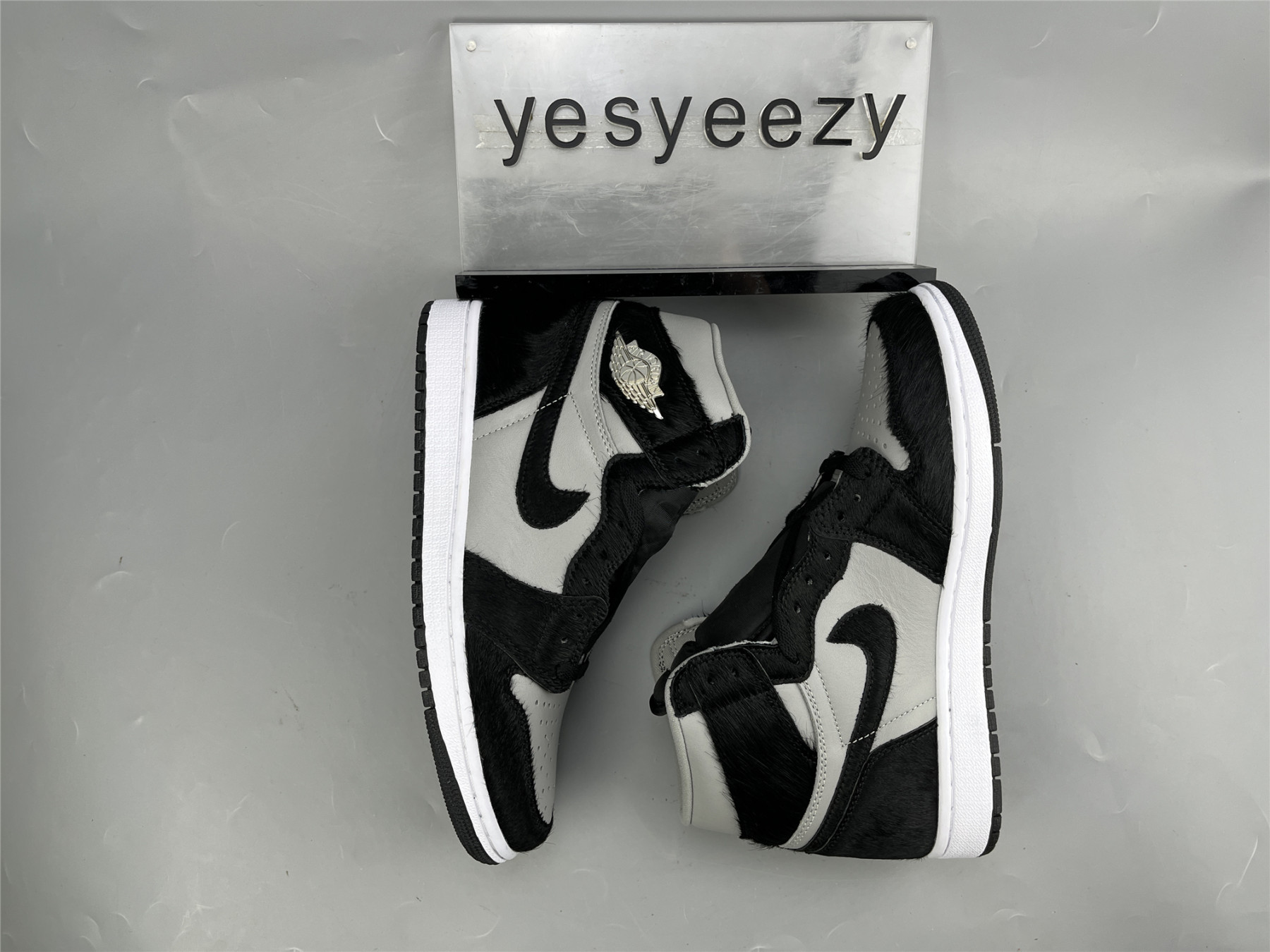 UA WMNS AIR JORDAN 1 RETRO HIGH OG 
