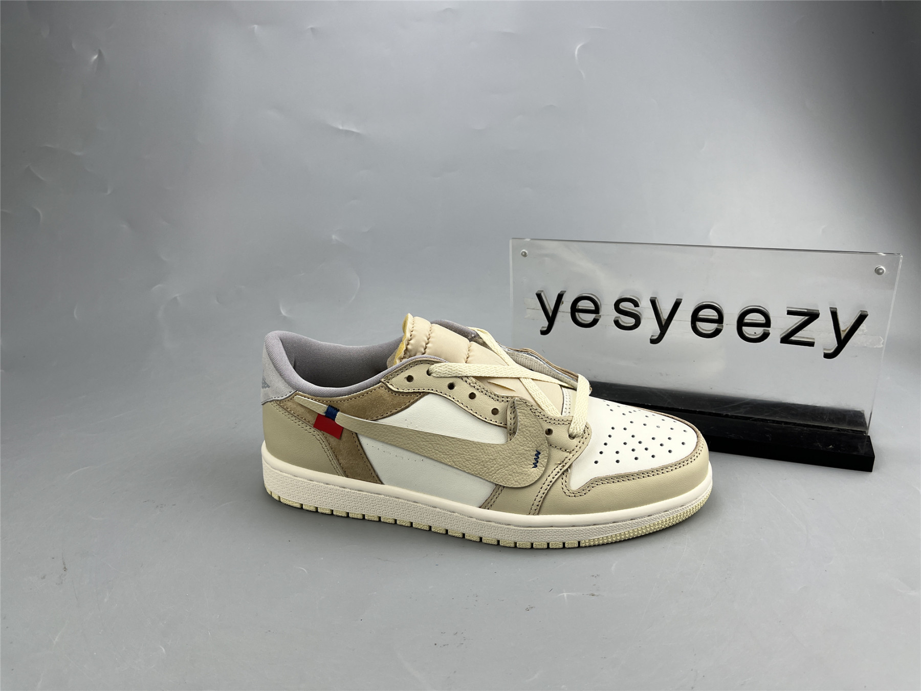 UA AIR JORDAN 1 LOW