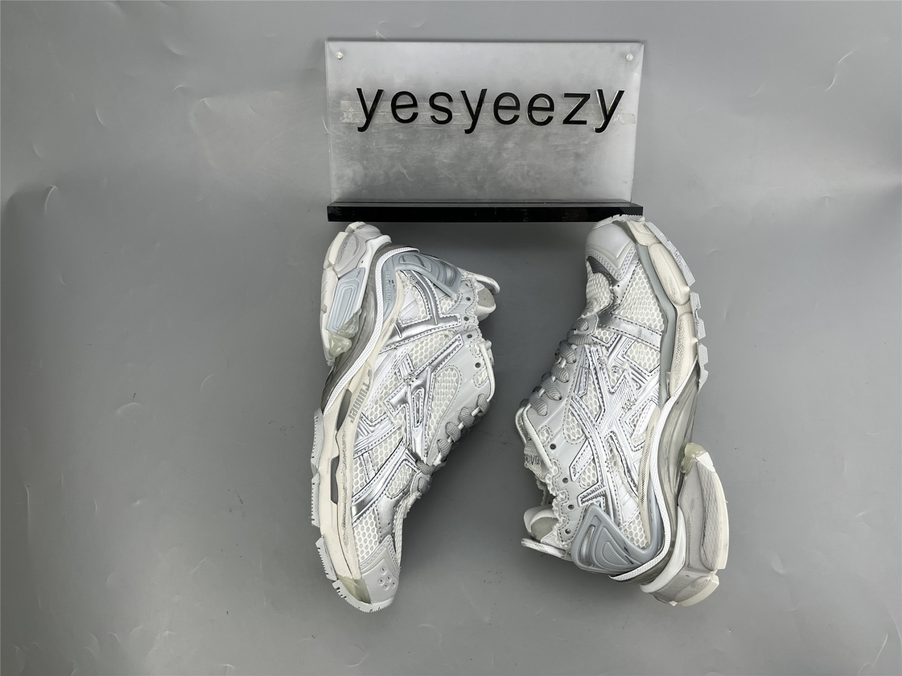 UA RUNNER GREY SILVER METALLIC