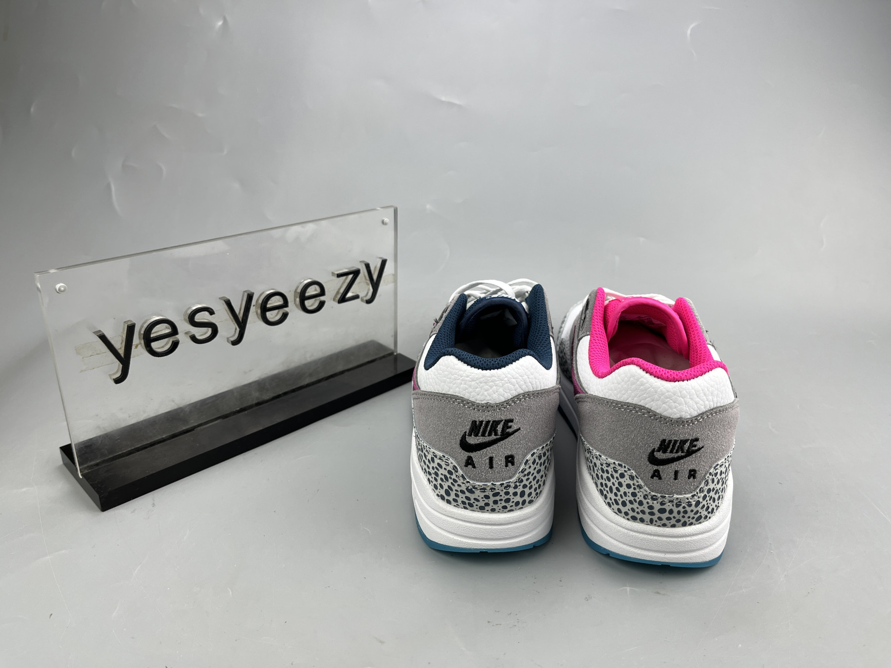 UA NIKE AIR MAX 1 GREY WHITE