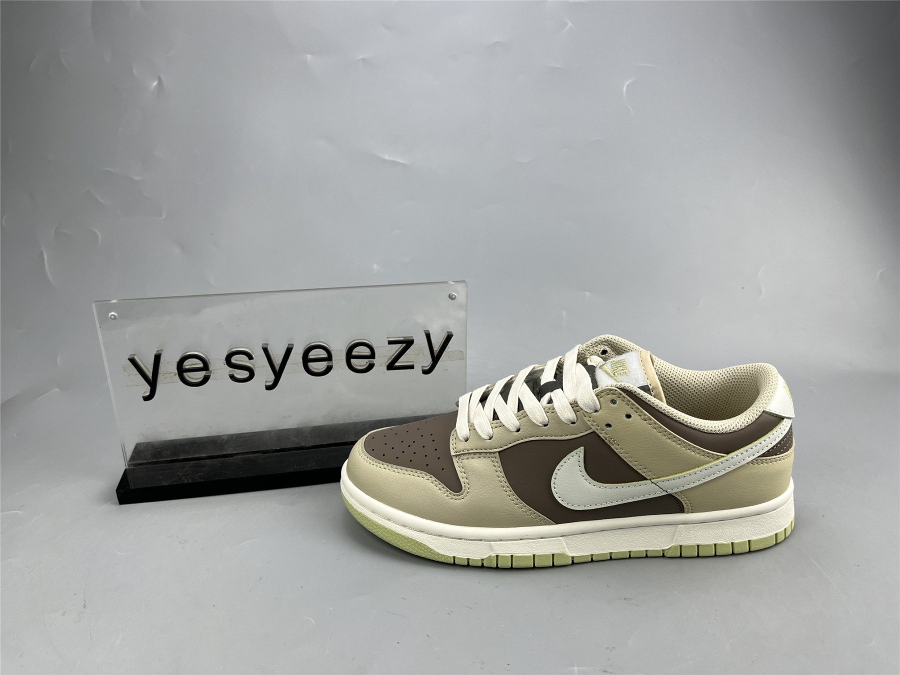 UA NIKE DUNK LOW MOCHA