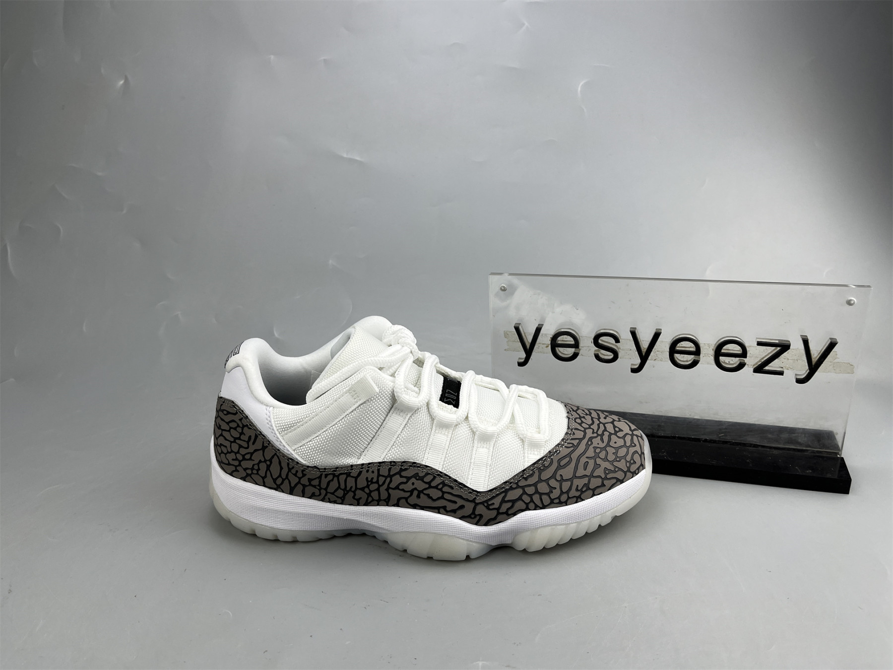 UA AIR JORDAN 11 LOW ELEPHANT