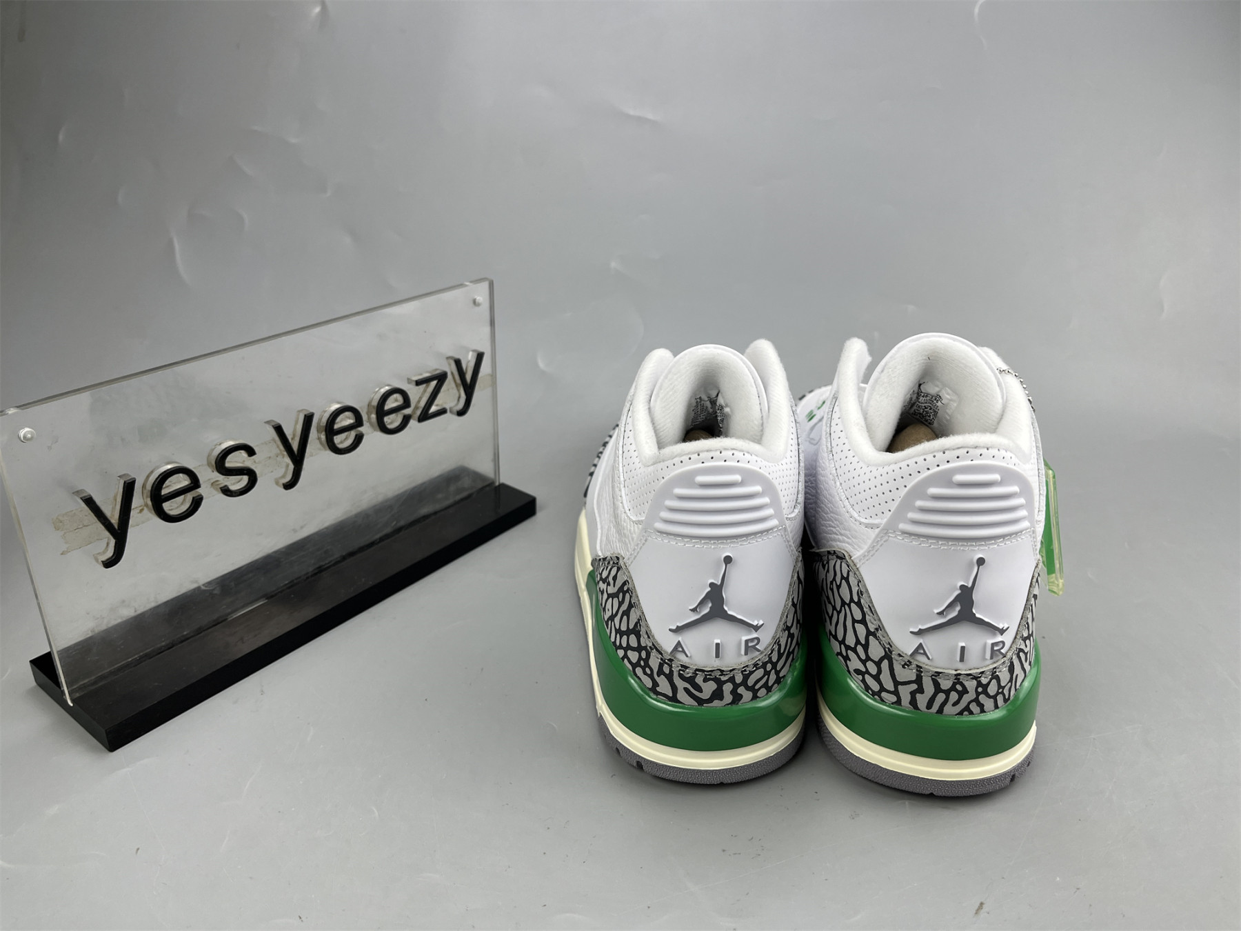 UA AIR JORDAN 3 RETRO LUCKY GREEN