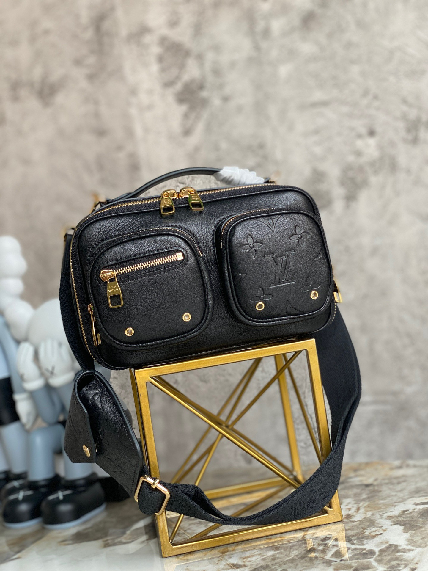 LV UTILITY CROSSBODY M80450